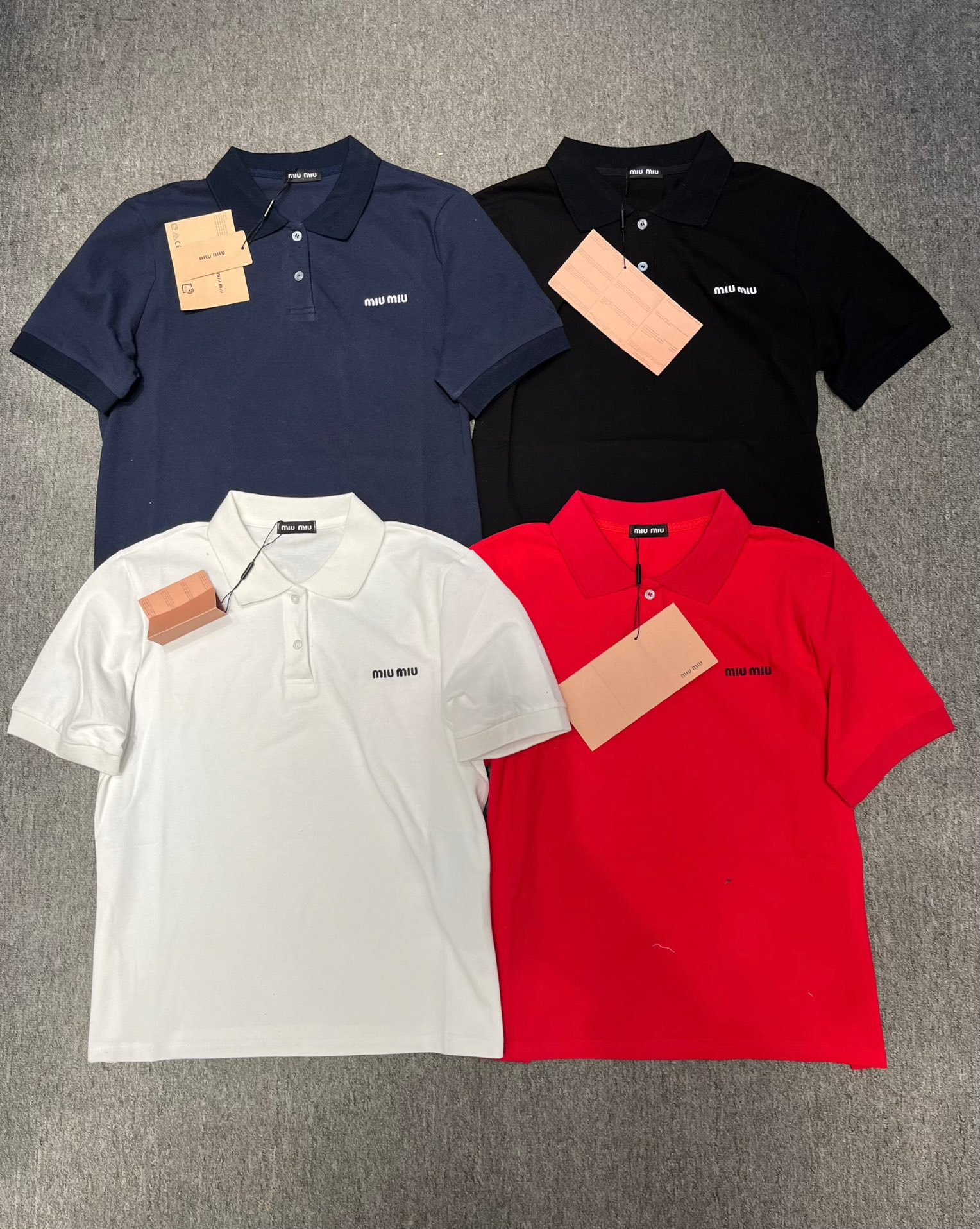 M118#Miumiu缪缪•刺绣拼色polo衫小版型短袖✅✅✅现货M118 Size：S M L 颜色：白色 藏蓝 黑色 红色