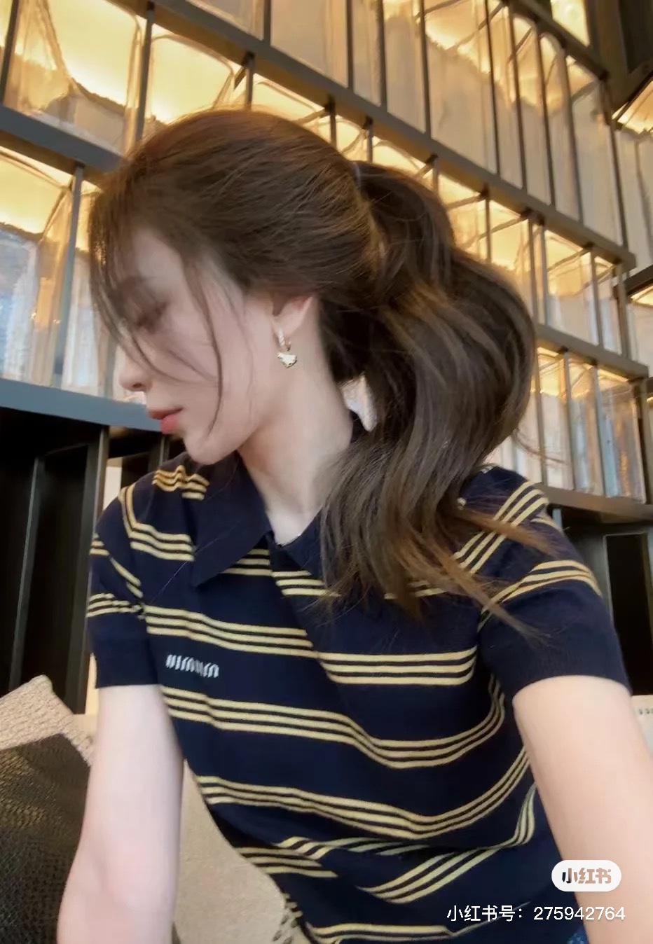 🆕💰75
M211#Miumiu缪缪•25ss新款💰olo小提花golo针织短袖 ✅✅✅现货 专注品质 随意对比
Size：S M L 
颜色：黑色 灰色 粉色