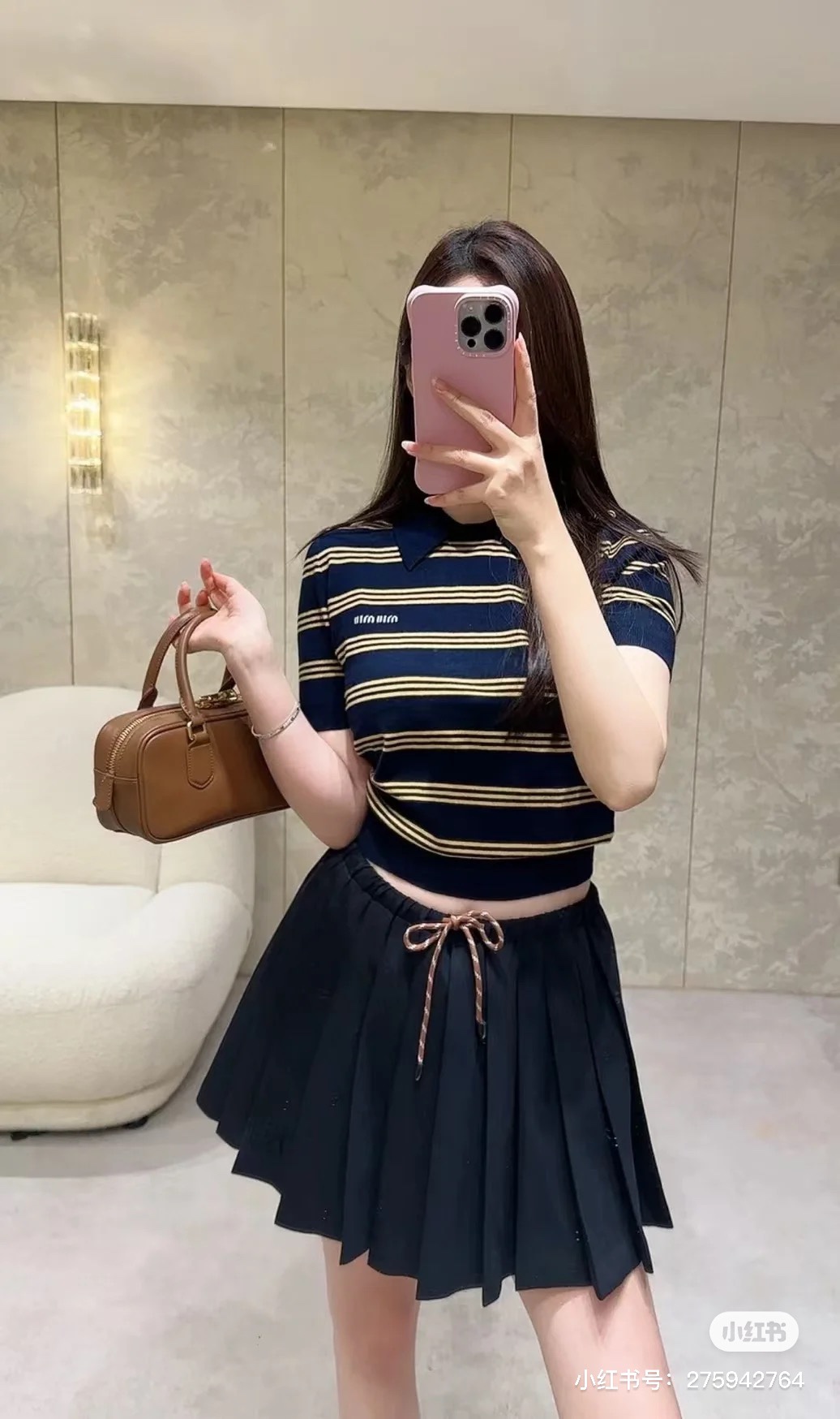 🆕💰75
M211#Miumiu缪缪•25ss新款💰olo小提花golo针织短袖 ✅✅✅现货 专注品质 随意对比
Size：S M L 
颜色：黑色 灰色 粉色