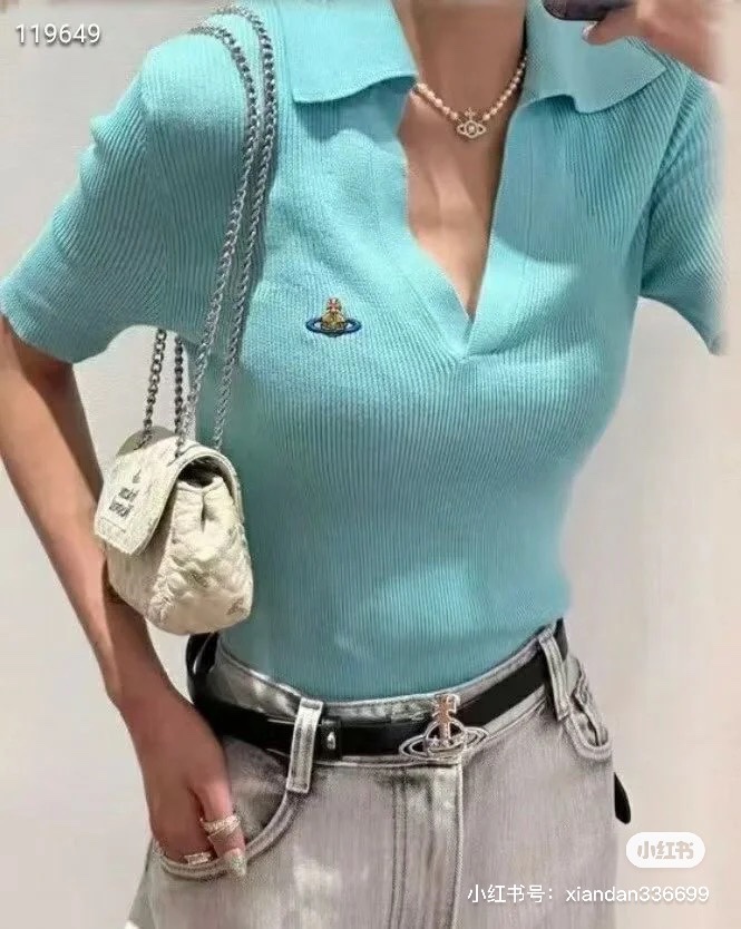   🆕 💰75
M214#VivienneWestWood薇薇安西太后•🇰🇷25ss新款针织短袖 ✅✅✅现货 专注品质 随意对比
Size：S M L 
颜色：黑色 蓝色 紫色
