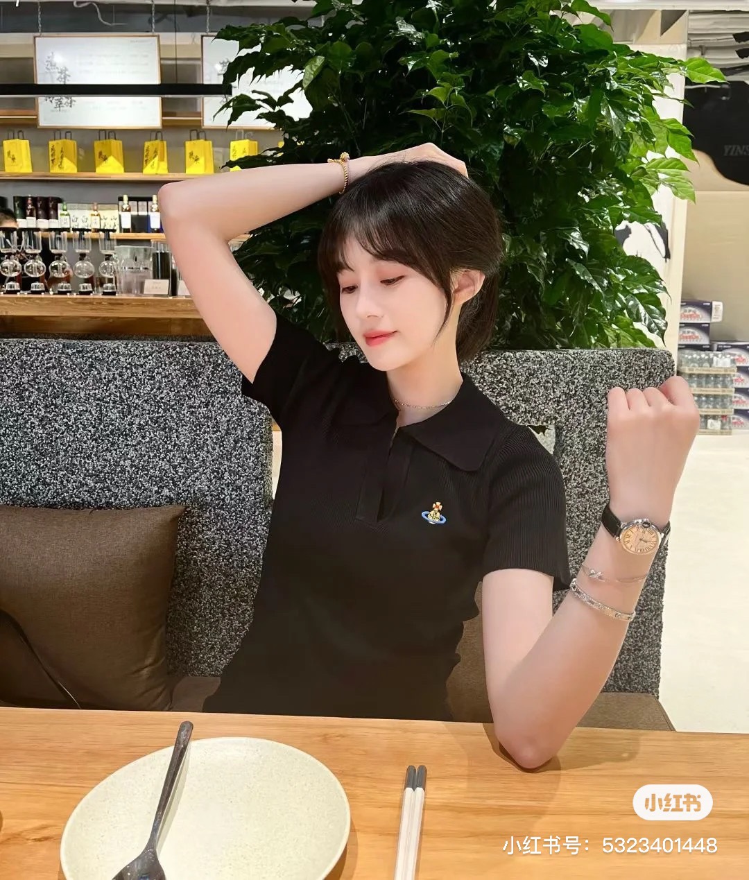   🆕 💰75
M214#VivienneWestWood薇薇安西太后•🇰🇷25ss新款针织短袖 ✅✅✅现货 专注品质 随意对比
Size：S M L 
颜色：黑色 蓝色 紫色
