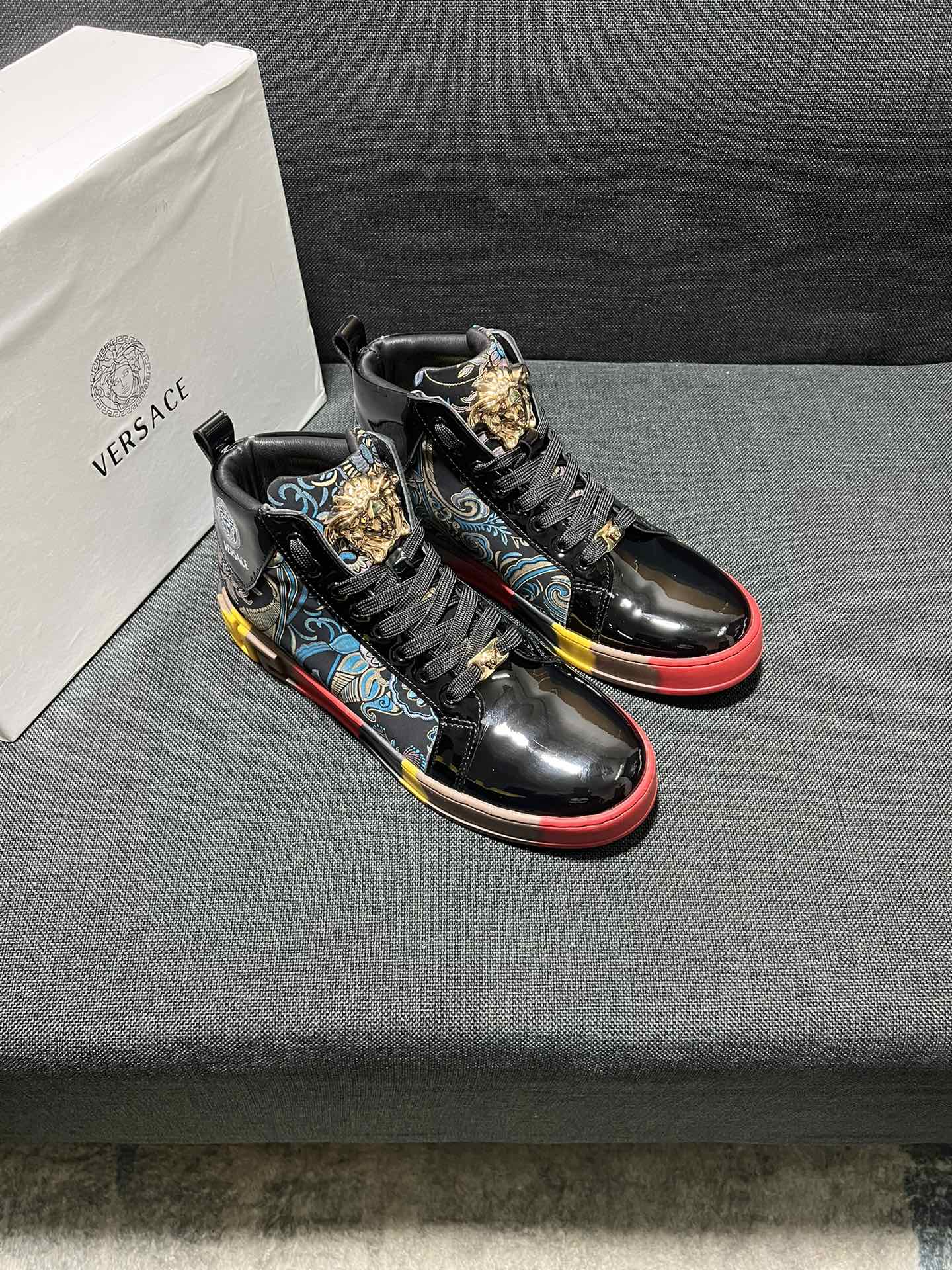 p👑👑"Versace"⚠️⚠️Agente de compras principal🔍🔍Los mostradores HK 2023 para hombre están a la venta simultá…