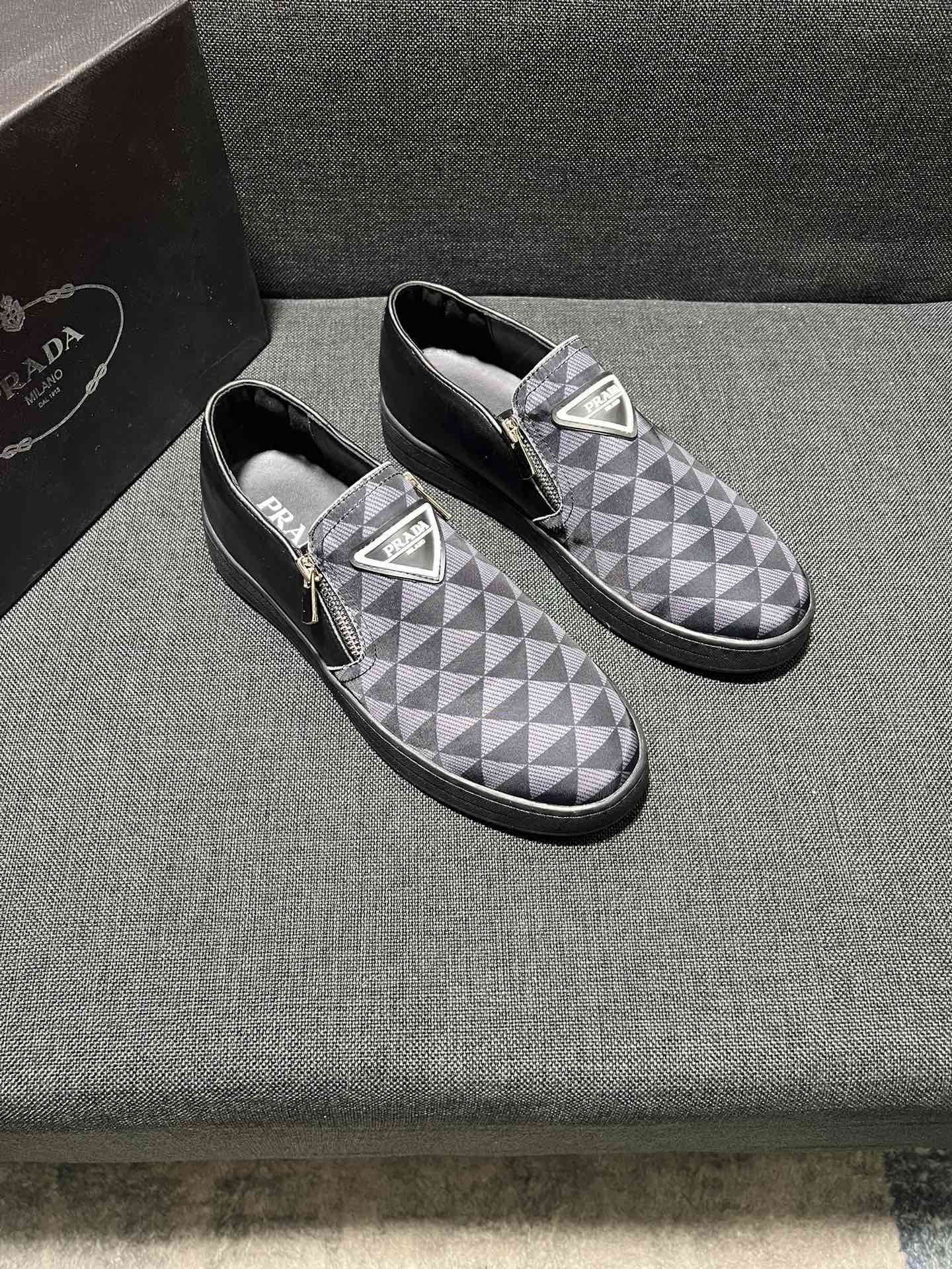p👑👑Calidad original de Prada.~ Zapatillas únicas de estilo moderno. 🏃Un zapato casual imprescindible para los hombre…