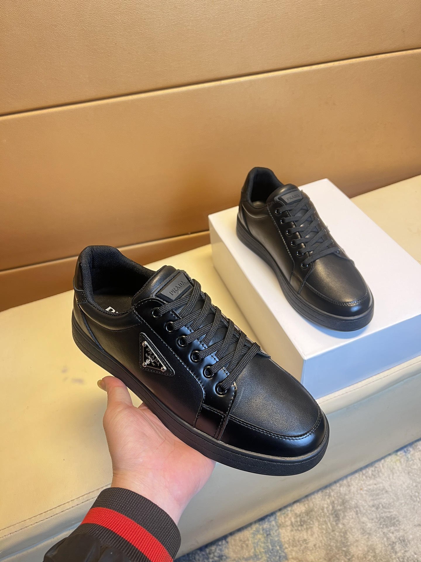 NO:270210,p exclusive first release Prada unique modern style sneakers. Counter purchasing casual shoes. Italian imported original leather bag sole, pigli (refuse to remove color and polish) sole original sole, super cool French lazy style design original single quality, super comfortable wear-resistant and non-slip original sole. Just like the real thing is more beautiful, suitable for outdoors, perfect high-quality shoes for driving, men's shoes size 38-44, prada, sneakers19860909p 独家首发 普拉达 独特现代风运动鞋.专柜代购休闲鞋 意大利进口原版皮包底,猪里（拒绝脱色磨脚）鞋底原厂特供原版底,超酷 法国懒人风格设计 原单品质 超舒服耐磨防滑原版底 .就好像实物拍摄实物更赞 适合户外,驾车完美高品质板鞋,男鞋码数38-44,,prada,sneakers,Men's shoes