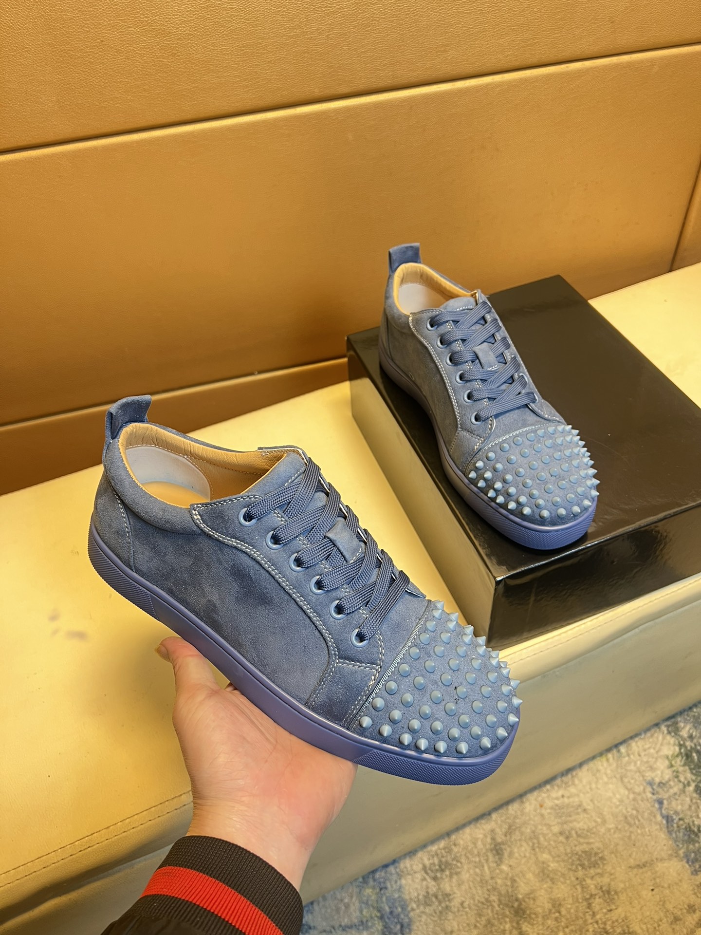 NO:690082,p 'CL～' Top Purchasing Men's HK Counter is on sale at the same time. The original sole is specially provided by the original factory, the original leather pig lining, the exclusive movable molded sole is super comfortable, the original factory follows the order, the high-quality design is exquisite and delicate, and the unique red sole is made. Details determine the quality. We only make shoes with care. You can enter and exit the counter at will. Welcome to compare the code numbers 38-44.19860909p《CL～》顶级代购男士HK专柜同步发售.鞋底原厂特供原版底,原版皮 猪里 独家活动成型底超级舒适,原厂跟单货,高品质设计做工精致细腻,独一无二红鞋底制作 细节决定品质、我们只为用心做好鞋,可随意进出专柜,欢迎对比码数38-44,,Men's shoes