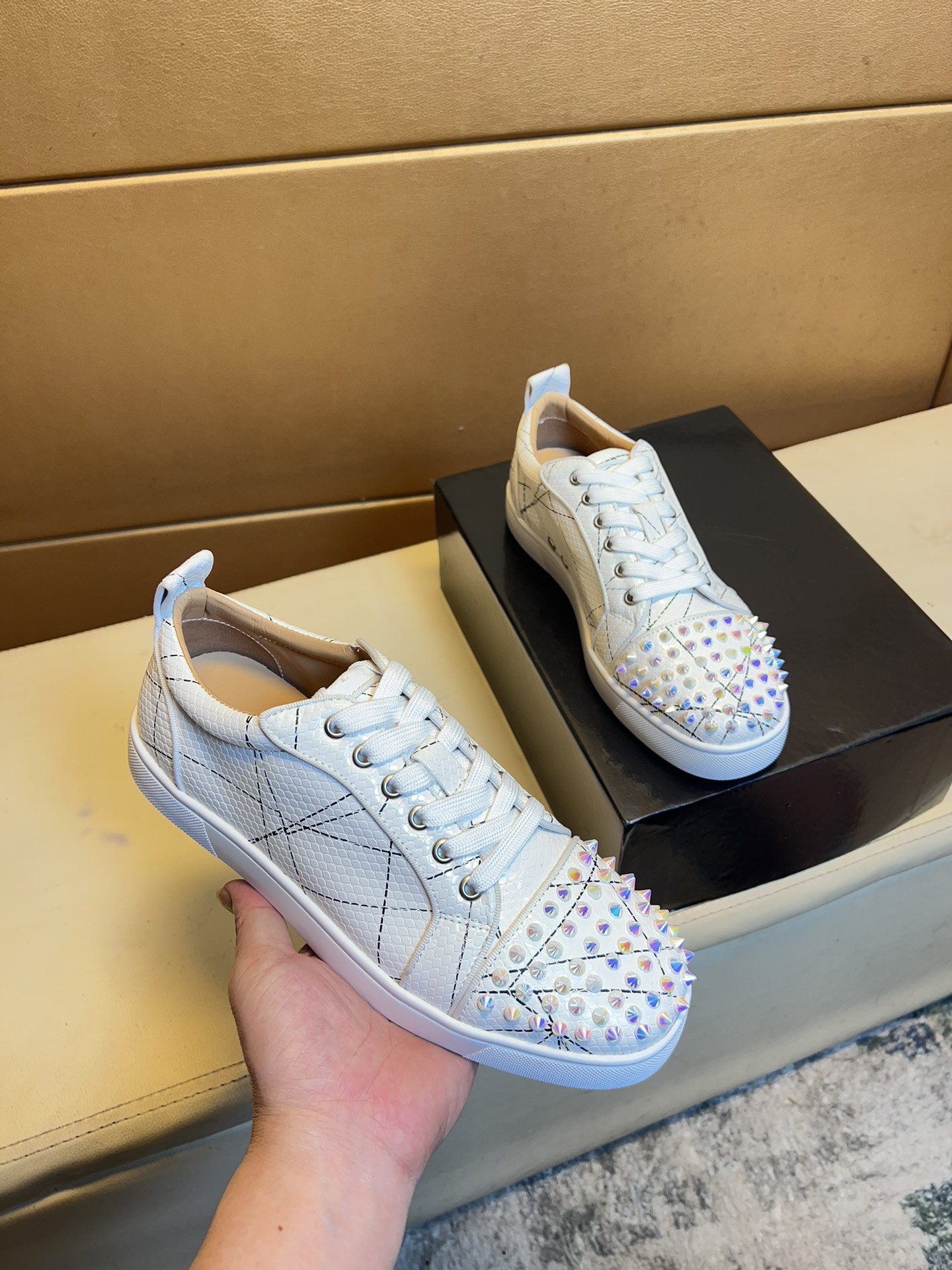 NO:690073,p 'CL~' is on sale at the same time at the top men's HK counters. The soles are specially provided by the original factory, the original leather pig lining, the exclusive movable molded sole is super comfortable, the original factory follows the order, the high-quality design is exquisite and delicate, and the unique red sole is made. Details determine the quality. We only make shoes with care. You can go in and out of the counter at will. Welcome to compare the code numbers 38-44.19860909p 《CL～》顶级代购男士HK专柜同步发售.鞋底原厂特供原版底,原版皮 猪里 独家活动成型底超级舒适,原厂跟单货,高品质设计做工精致细腻,独一无二红鞋底制作 细节决定品质、我们只为用心做好鞋,可随意进出专柜,欢迎对比码数38-44,,Men's shoes