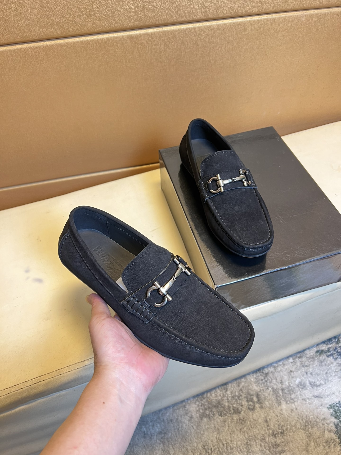 NO:345828,p【Ferragamo】Hong Kong original single-quality beanie shoes. Exquisite craftsmanship, high-end boutique men's casual style, lazy foot cover Loafer style This fabric uses imported top Italian original leather beef, which is more high-end. The only choice for driving is leather shoes with sizes of 38-44, ferragamo, loafers19860909p【菲拉格慕】香港原单品质豆豆鞋.精湛工艺 高端精品男士休闲款 懒人套脚乐福款 此款面料采用进口顶级意大利原版真皮牛里 里更为高档 原版防滑耐磨橡胶大底驾车唯一选择皮鞋码数38-44码,,ferragamo,loafers,Men's shoes