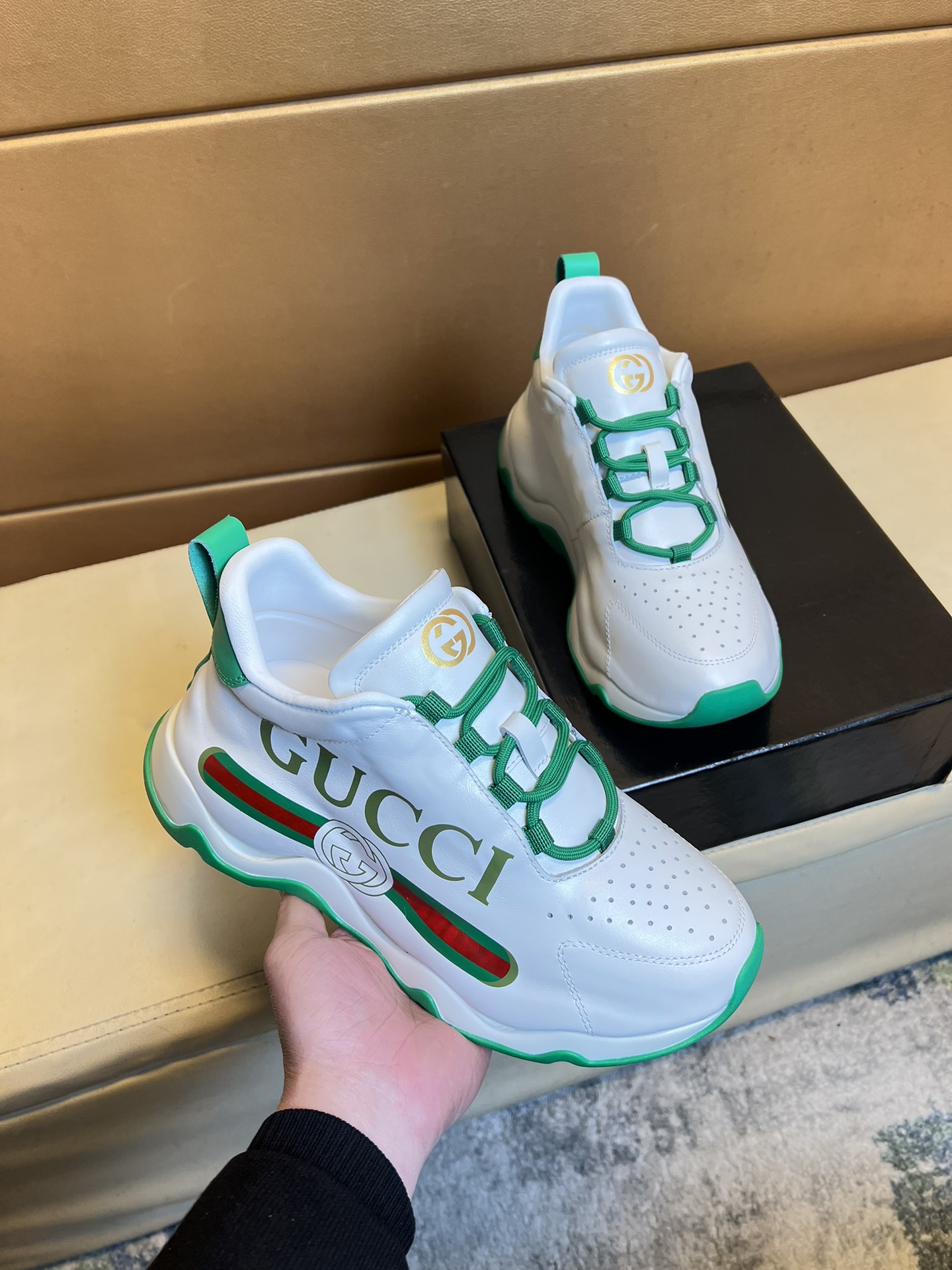 NO:270213,P exclusive first release Guqi, unique modern style sneakers. Counter purchasing casual shoes. Italian imported original leather bag sole, pigli (refuse to remove color and polish) sole, original original sole, super cool French lazy style design, original single quality, super comfortable, wear-resistant, non-slip original sole. Just like the real thing is more beautiful, suitable for outdoors, perfect high-quality shoes for driving, men's shoes size 38-44,, sneakers19860909p独家首发 古奇 独特现代风运动鞋.专柜代购休闲鞋 意大利进口原版皮包底,猪里（拒绝脱色磨脚）鞋底原厂特供原版底,超酷 法国懒人风格设计 原单品质 超舒服耐磨防滑原版底 .就好像实物拍摄实物更赞 适合户外,驾车完美高品质板鞋,男鞋码数38-44,,sneakers,Men's shoes