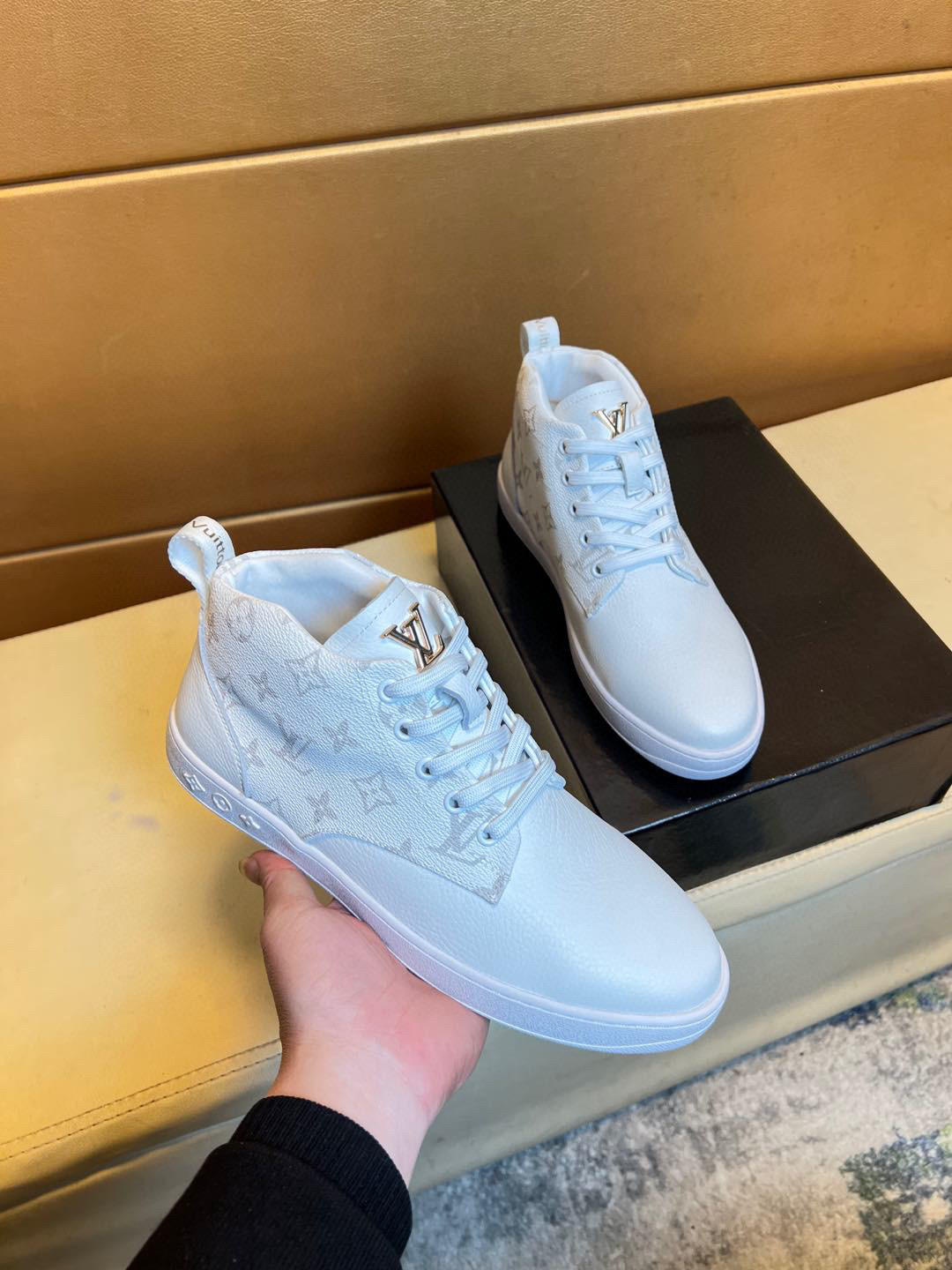 NO:270193,P original single quality exclusive first release Louis Vuitton unique modern style sneakers. Casual Love original leather Sheepli (refuse to remove color and polish the feet) soles are original, super cool, lace-up and walking with style design, super comfortable, wear-resistant, non-slip original soles. Just like the real thing is more beautiful, suitable for outdoors, perfect high-quality shoes for driving, Wei Men's shoes size 38-44,,louis vuitton,loafers,sneakers,sneakers19860909p原单品质独家首发 路易威登 独特现代风运动鞋.休闲乐福原版皮 羊里（拒绝脱色磨脚）鞋底原厂特供原版底,超酷 系带走路都带风风格设计 超舒服耐磨防滑原版底 .就好像实物拍摄实物更赞 适合户外,驾车完美高品质板鞋,伟 男鞋码数38-44,,louis vuitton,loafers,sneakers,Men's shoes