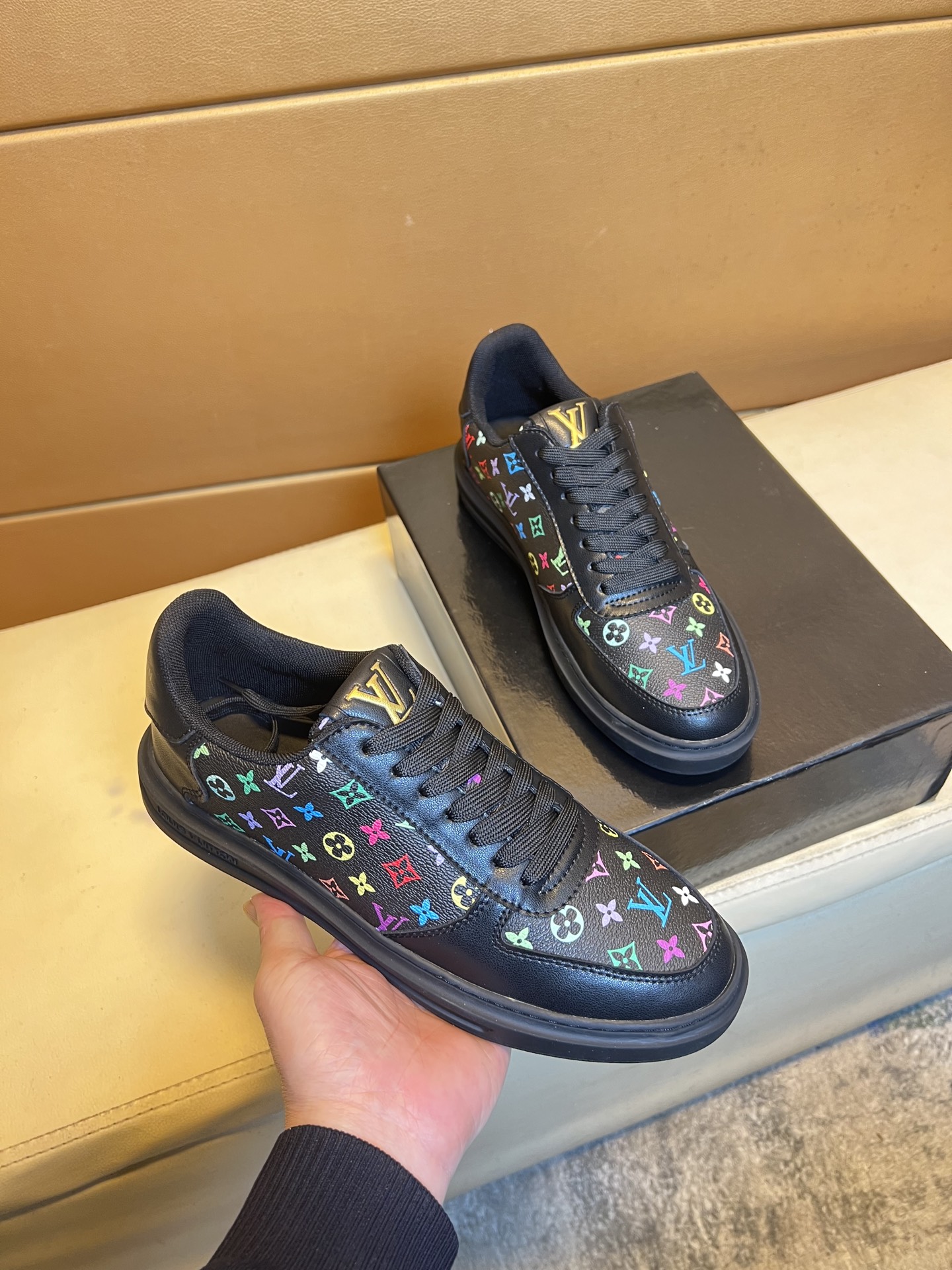 NO:273966,p Louis Vuitton original single quality. ~ Unique modern style sports shoes. Fashionable casual shoes must-have for men. Italian imported original brand, imported original leather, pig (refuse to remove and polish the feet) sole original factory special original sole, French lazy style design, foot fitting on the original single quality, super comfortable original sole. Just like the real thing is more beautiful, high-quality board shoes, men's shoes size 38-44,, louis vuitton, sneakers19860909p路易威登 原单品质.～ 独特现代风运动鞋.休闲鞋潮男必备款 意大利进口原版品牌,进口原版皮,猪里（拒绝脱色磨脚）鞋底原厂特供原版底,法国懒人风格设计 贴脚 在贴原单品质 超舒服原版底 .就好像实物拍摄实物更赞 ,高品质板鞋,男鞋码数38-44,,louis vuitton,sneakers,Men's shoes