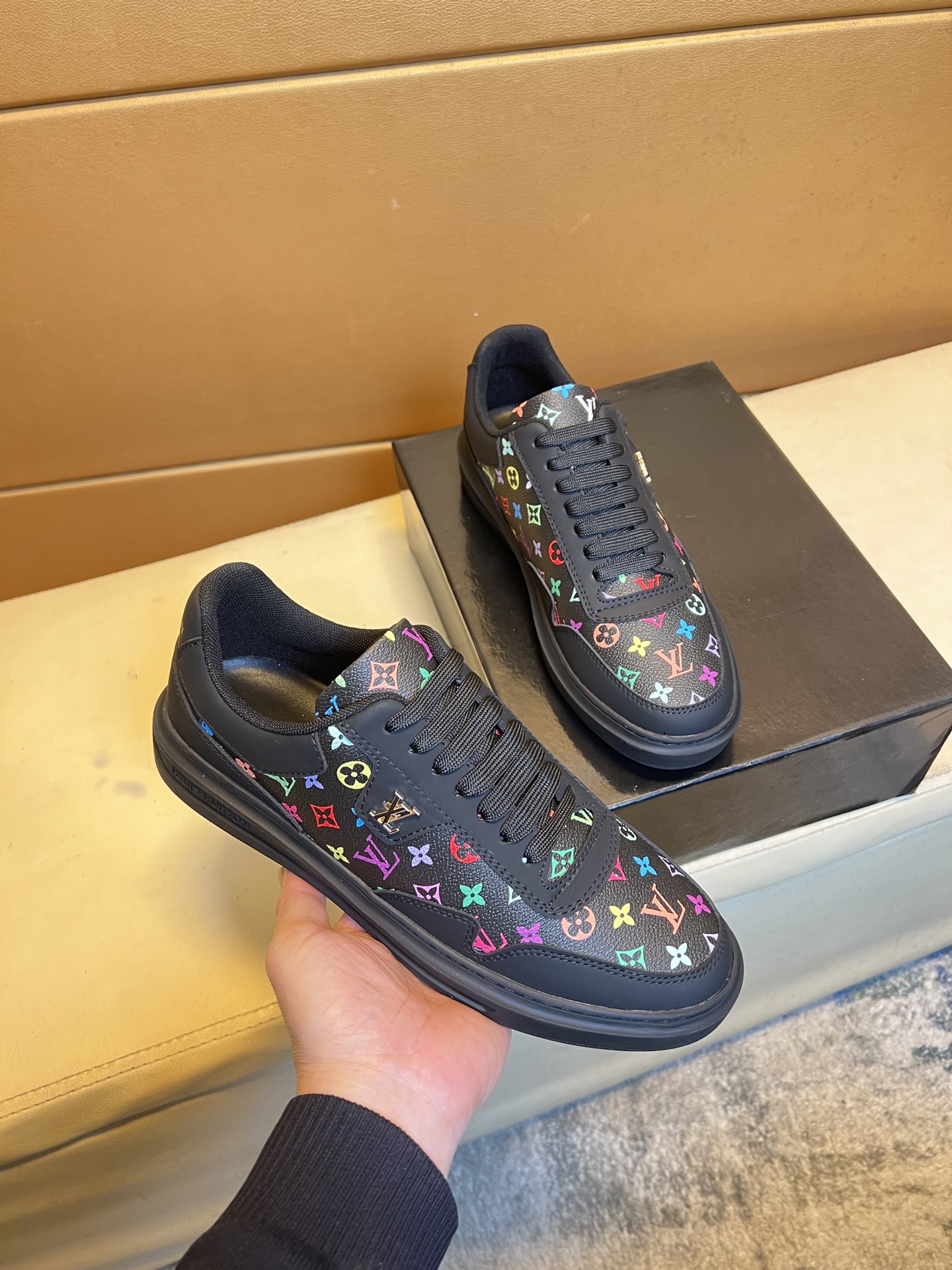 NO:273970,p Louis Vuitton original single quality. ~ Unique modern style sports shoes. Fashionable casual shoes must-have for men. Italian imported original brand, imported original leather, pig (refuse to remove and polish the feet) sole original factory special original sole, French lazy style design, foot fitting on the original single quality, super comfortable original sole. Just like the real thing is more beautiful, high-quality board shoes, men's shoes size 38-44,, louis vuitton, sneakers19860909p路易威登 原单品质.～ 独特现代风运动鞋.休闲鞋潮男必备款 意大利进口原版品牌,进口原版皮,猪里（拒绝脱色磨脚）鞋底原厂特供原版底,法国懒人风格设计 贴脚 在贴原单品质 超舒服原版底 .就好像实物拍摄实物更赞 ,高品质板鞋,男鞋码数38-44,,louis vuitton,sneakers,Men's shoes