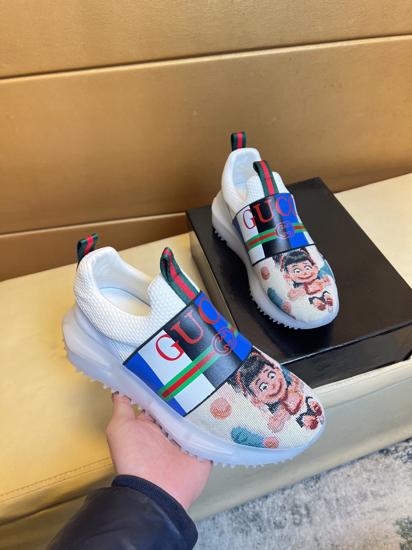 NO:275584,p Guqi original single quality. ~ Unique modern style sports shoes. A must-have for casual shoes for men. Italian imported original brand, imported original leather, sheep (refuse to remove and polish the feet) sole original factory special original sole, French lazy style design, foot fitting on the original quality, super comfortable original sole. Just like the real thing shooting is even better, high-quality board shoes, what men's shoes size 38-44 (45 46 can be customized),, sneakers19860909p古奇 原单品质.～ 独特现代风运动鞋.休闲鞋潮男必备款 意大利进口原版品牌,进口原版皮,羊里（拒绝脱色磨脚）鞋底原厂特供原版底,法国懒人风格设计 贴脚 在贴原单品质 超舒服原版底 .就好像实物拍摄实物更赞 ,高品质板鞋,什 男鞋码数38-44(45 46可订做),,sneakers,Men's shoes