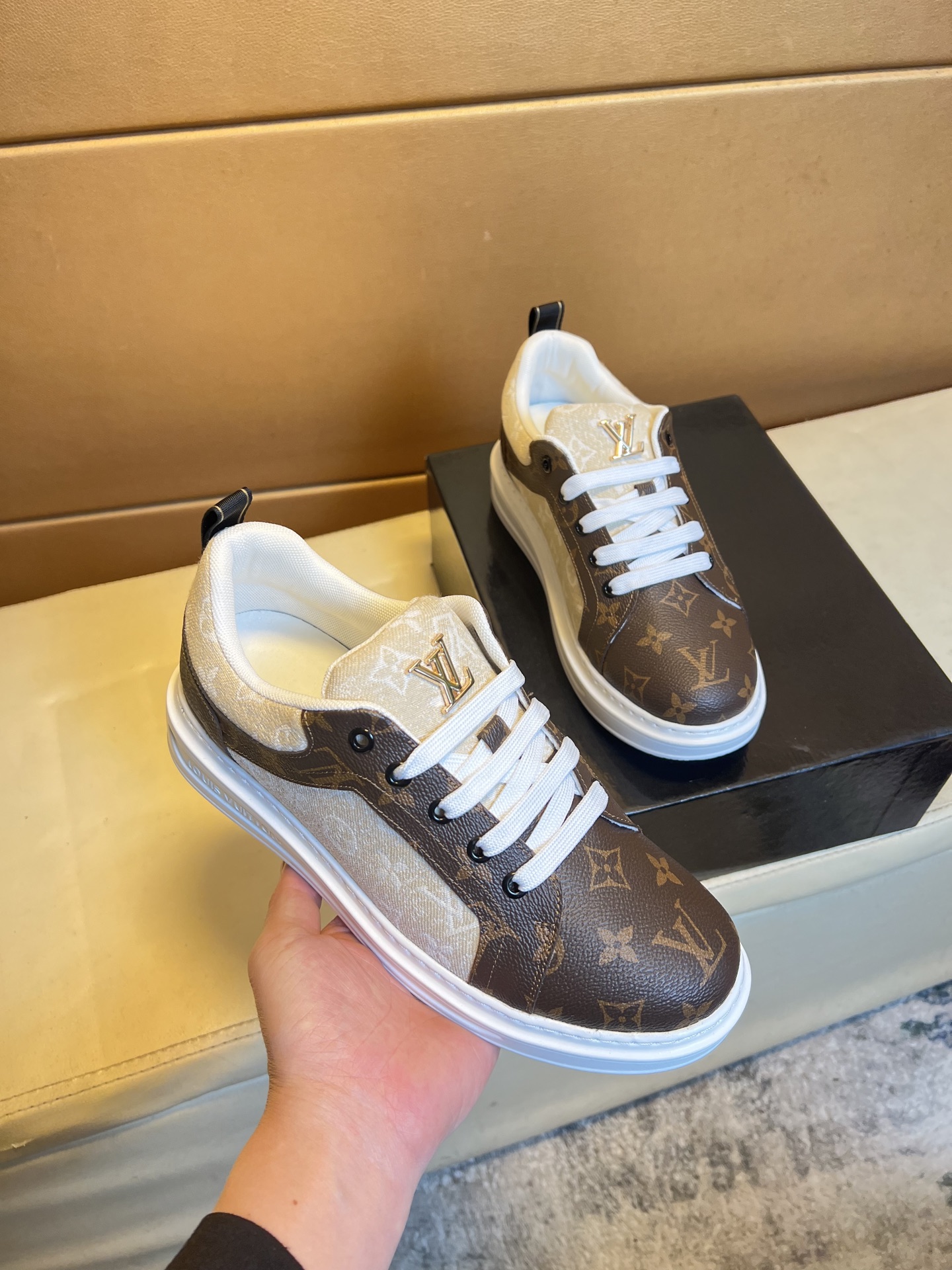 NO:276364,P exclusive first release Louis Vuitton unique modern style sneakers. Counter purchasing casual shoes. Italian imported original leather, Yangli (refuse to remove color and polish) soles are original soles, super cool French lazy style design Original single quality Super comfortable wear-resistant non-slip original soles. Just like the real thing is more beautiful, suitable for outdoors, perfect high-quality shoes for driving, 100 million men's shoes sizes 38-44,, louis vuitton, sneakers19860909p独家首发 路易威登 独特现代风运动鞋.专柜代购休闲鞋 意大利进口原版皮,羊里（拒绝脱色磨脚）鞋底原厂特供原版底,超酷 法国懒人风格设计 原单品质 超舒服耐磨防滑原版底 .就好像实物拍摄实物更赞 适合户外,驾车完美高品质板鞋,亿 男鞋码数38-44,,louis vuitton,sneakers,Men's shoes