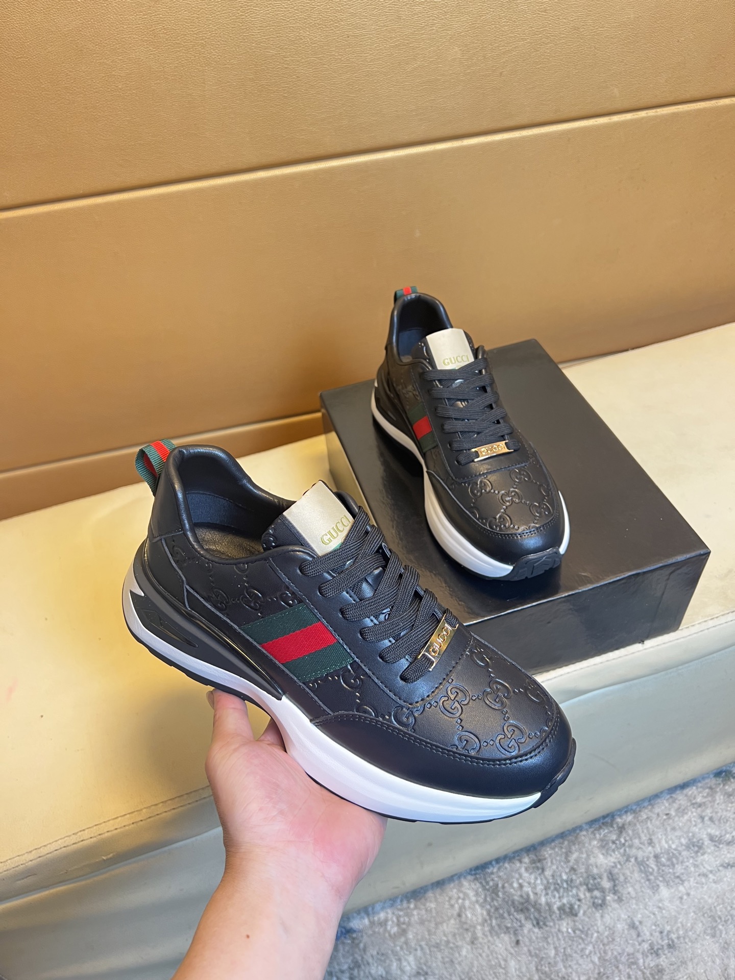 NO:344787,p Guqi original single quality. ~ Unique modern style sports shoes. A must-have for casual shoes for men. Italian imported original brand, imported original cloth with leather, Yangli (refuse to remove and polish the feet) sole original factory special supply original sole, French lazy style design, foot fitting on the original single quality, super comfortable original sole. Just like the real thing is more beautiful, high-quality shoes, Rui men's shoes size 38-44,, sneakers19860909p 古奇 原单品质.～ 独特现代风运动鞋.休闲鞋潮男必备款 意大利进口原版品牌,进口原版布配皮,羊里（拒绝脱色磨脚）鞋底原厂特供原版底,法国懒人风格设计 贴脚 在贴原单品质 超舒服原版底 .就好像实物拍摄实物更赞 ,高品质板鞋,瑞 男鞋码数38-44,,sneakers,Men's shoes