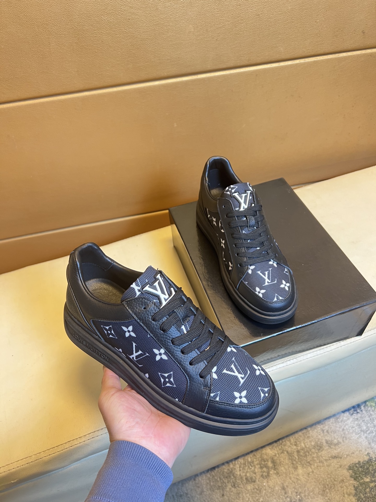 NO:280650,P original single quality exclusive first release Louis Vuitton unique modern style sneakers. Casual Love original leather Sheepli (refuse to remove color and polish the feet) soles are original special for original soles, super cool, lace-up and walking style design, super comfortable, wear-resistant, non-slip original soles. Just like the real thing is more beautiful, suitable for outdoors, perfect high-quality shoes for driving, Xin Men's shoes size 38-44,,louis vuitton,loafers,sneakers19860909p原单品质独家首发 路易威登 独特现代风运动鞋.休闲乐福原版皮 羊里（拒绝脱色磨脚）鞋底原厂特供原版底,超酷 系带走路都带风风格设计 超舒服耐磨防滑原版底 .就好像实物拍摄实物更赞 适合户外,驾车完美高品质板鞋,欣 男鞋码数38-44,,louis vuitton,loafers,sneakers,Men's shoes