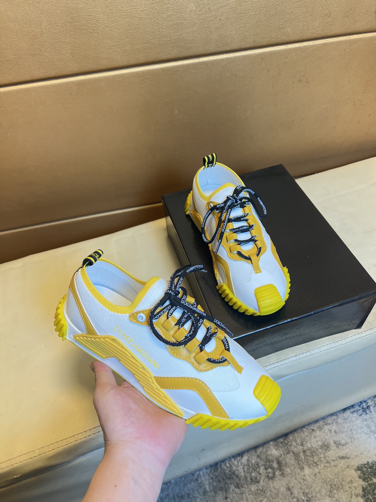 NO:350803,p Exclusive first release Dolce & Gabbana unique modern style sneakers. Counter purchasing and leisure. Italian imported original leather, Zhuli (refuse to remove color and polish the feet) soles are original, super cool, lace-up and walking style design. Original single quality full leather, super comfortable, wear-resistant and non-slip original soles. Just like the real thing is more beautiful. Suitable for outdoors, perfect for driving, men's shoes sizes 36-46, Dolce & Gabbana, sneakers19860909p 独家首发 杜嘉班纳 独特现代风运动鞋.专柜代购休闲 意大利进口原版皮, 猪里（拒绝脱色磨脚）鞋底原厂特供原版底,超酷 系带走路都带风风格设计 原单品质全真皮制作,超舒服耐磨防滑原版底 .就好像实物拍摄实物更赞 适合户外,驾车完美高品质板鞋 男鞋码数36-46,,Dolce&Gabbana,sneakers,Men's shoes