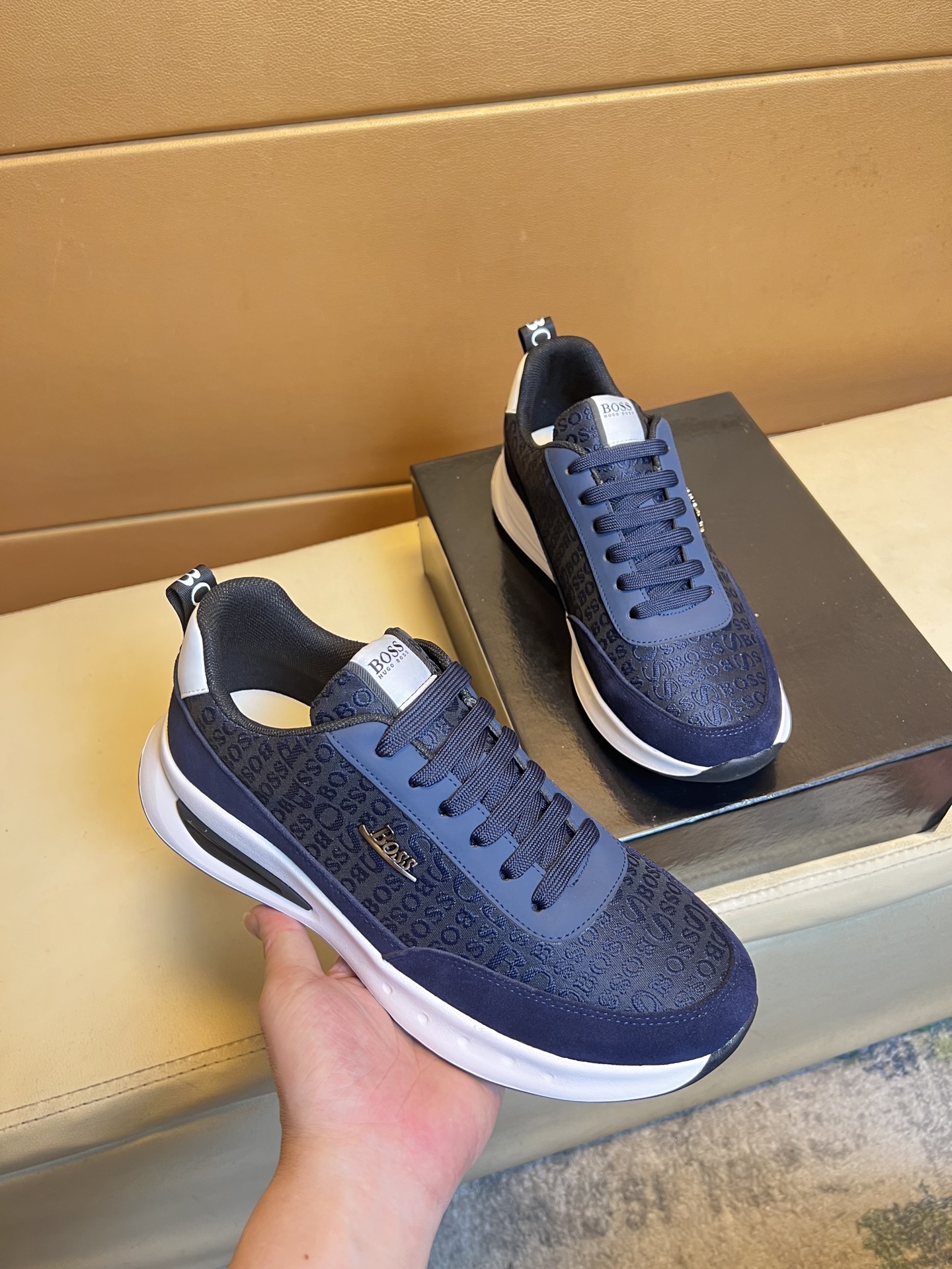 NO:355644,P original single quality exclusive first release Boss unique modern style sports shoes. Casual Love original leather Sheepli (refuse to remove color and polish the feet) soles are original, super cool, lace-up and walking with style design, super comfortable, wear-resistant, non-slip original soles. Just like the real thing is more beautiful, suitable for outdoors, perfect high-quality shoes for driving, smooth men's shoes size 38-44,,loafers,sneakers,sneakers19860909p原单品质独家首发 Boss 独特现代风运动鞋.休闲乐福原版皮 羊里（拒绝脱色磨脚）鞋底原厂特供原版底,超酷 系带走路都带风风格设计 超舒服耐磨防滑原版底 .就好像实物拍摄实物更赞 适合户外,驾车完美高品质板鞋,顺 男鞋码数38-44,,loafers,sneakers,Men's shoes