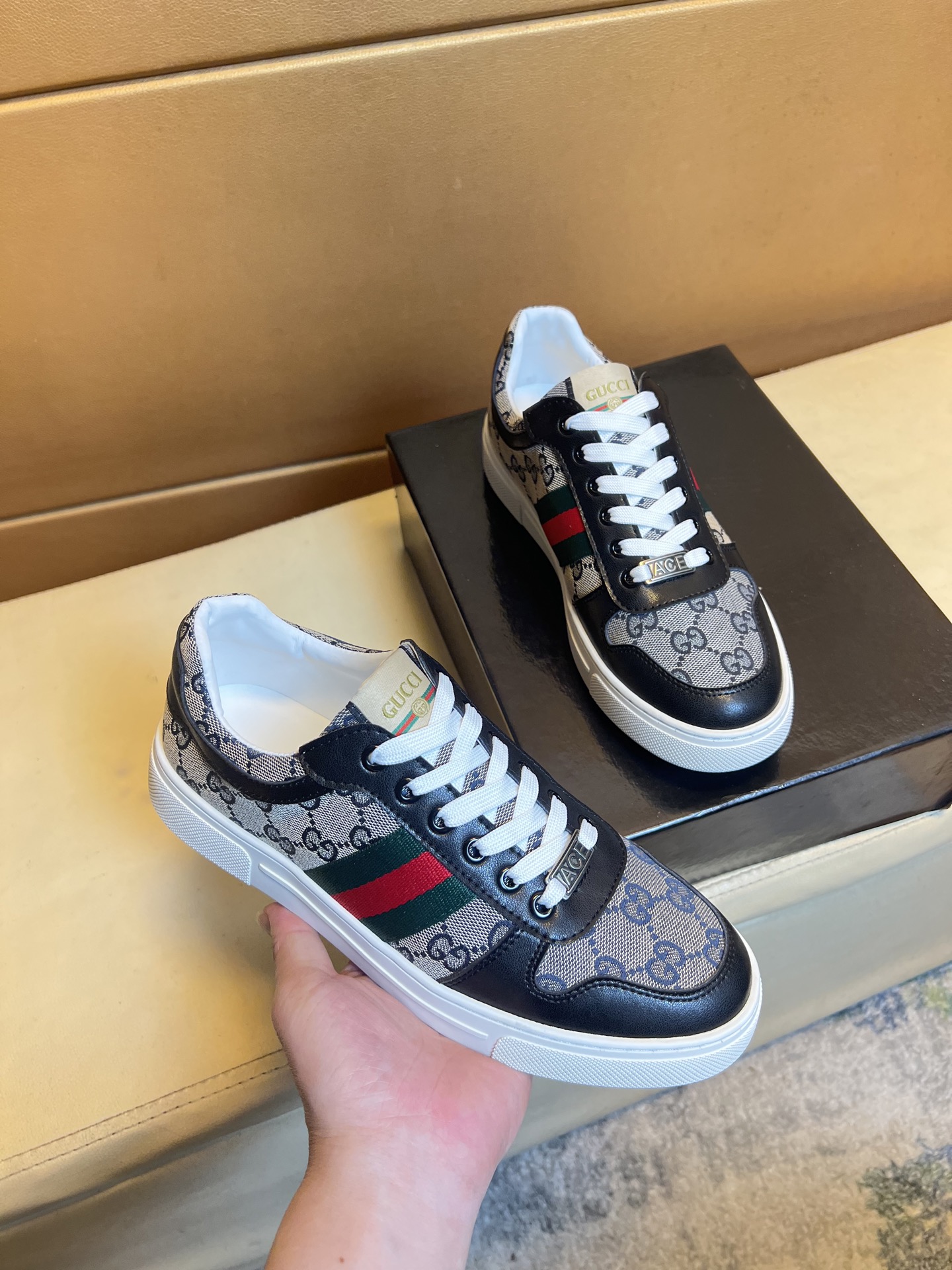 NO:350814,P original single quality exclusive first release Guqi unique modern style sports shoes. Casual Love original leather Zhuli (refuse to remove color and polish the feet) soles are original, super cool, lace-up and walking with style design, super comfortable, wear-resistant and non-slip original soles. Just like the real thing is more beautiful, suitable for outdoors, perfect high-quality shoes for driving, men's shoes sizes 38-44, loafers, sneakers, etc.19860909p原单品质独家首发 古奇 独特现代风运动鞋.休闲乐福原版皮 猪里（拒绝脱色磨脚）鞋底原厂特供原版底,超酷 系带走路都带风风格设计 超舒服耐磨防滑原版底 .就好像实物拍摄实物更赞 适合户外,驾车完美高品质板鞋,男鞋码数38-44,,loafers,sneakers,Men's shoes