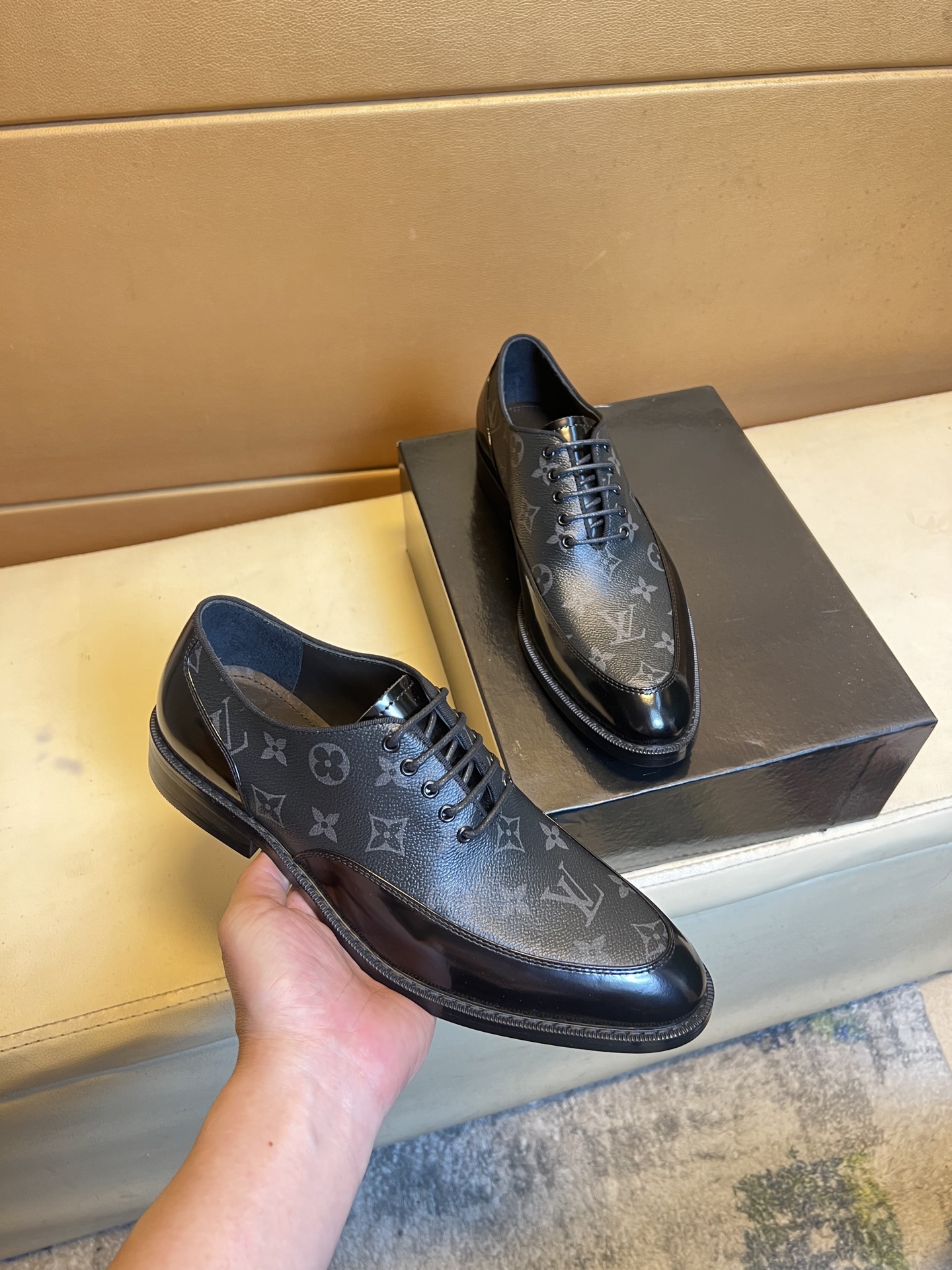 NO:356448,p Niuli·Exclusive first launch·Louis Vuitton~unique modern style sneakers. Counter purchasing casual leather shoes. Italian imported original bright leather Niuli (refuse to remove color and grind feet) soles are original special for original soles, super cool, lace-up and walking style design, super comfortable, wear-resistant, non-slip original soles. Just like the real thing is more beautiful, suitable for outdoors, perfect high-quality shoes for driving, men's shoes size 39-44 (38 45 46 customized),,louis vuitton,sneakers19860909p 牛里·独家首发·路易威登～独特现代风运动鞋.专柜代购休闲皮鞋 意大利进口原版亮皮 牛里（拒绝脱色磨脚）鞋底原厂特供原版底,超酷 系带走路都带风风格设计 超舒服耐磨防滑原版底 .就好像实物拍摄实物更赞 适合户外,驾车完美高品质板鞋,男鞋码数39-44(有38 45 46订做),,louis vuitton,sneakers,Men's shoes