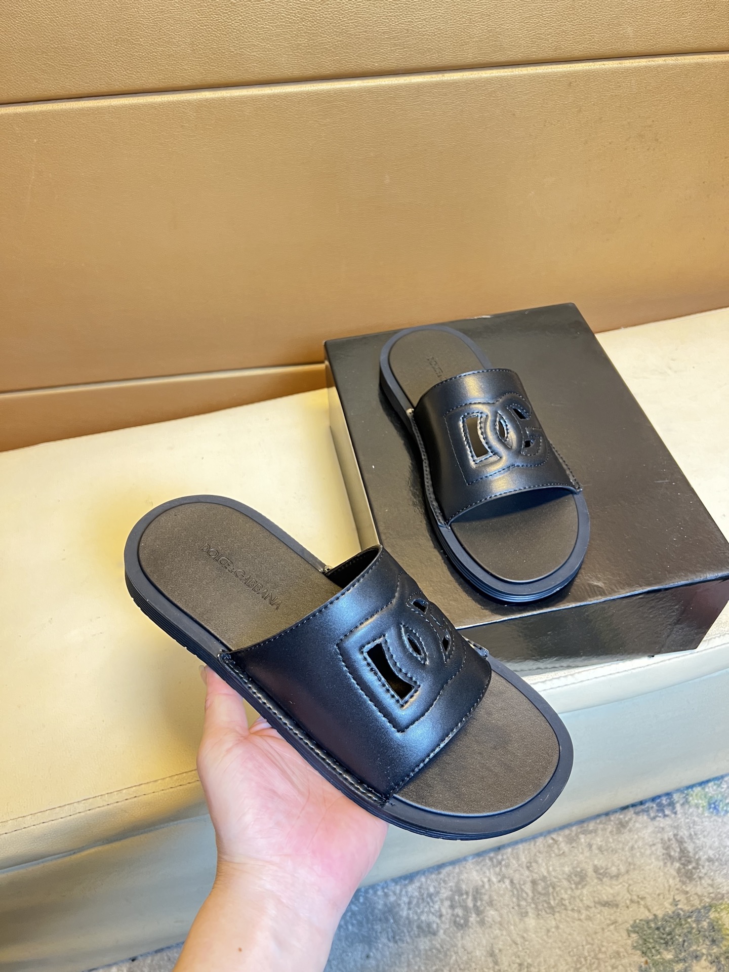 NO:354313,p original single quality exclusive first release Dolce & Gabbana ~ unique modern style sneakers. Casual Love original leather Sheep (refuse to remove color and polish the feet) soles are original soles, super cool, lace-up and walking style design, super comfortable wear-resistant and non-slip original soles. Just like the real thing is more beautiful, suitable for outdoors, perfect high-quality shoes for driving, men's shoes size 38-46, Dolce & Gabbana, loafers, sneakers19860909p 原单品质独家首发 杜嘉班纳～独特现代风运动鞋.休闲乐福原版皮 羊里（拒绝脱色磨脚）鞋底原厂特供原版底,超酷 系带走路都带风风格设计 超舒服耐磨防滑原版底 .就好像实物拍摄实物更赞 适合户外,驾车完美高品质板鞋, 男鞋码数38-46,,Dolce&Gabbana,loafers,sneakers,Men's shoes