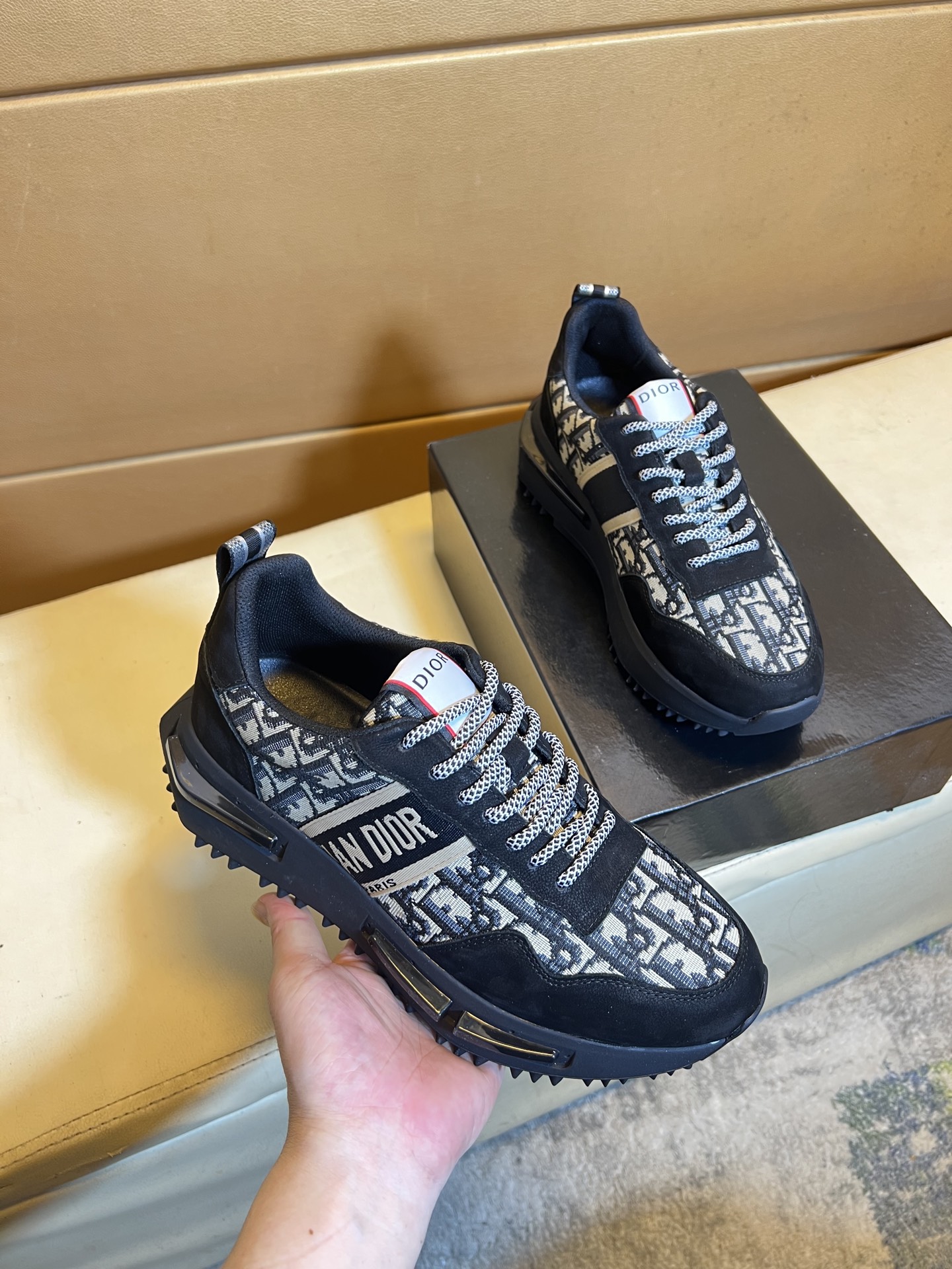 NO:345261,p Dior original single quality. ~ Unique modern style sports shoes. A must-have for casual shoes for men. Italian imported original brand, imported original leather, sheep (refuse to remove and polish the feet) sole original special supply original sole, French lazy style design, foot fitting on the original single quality, super comfortable original sole. Just like the real thing shooting is even better, high-quality board shoes, what men's shoes size 38-44 (45 46 can be customized,,dior,sneakers,shoukers19860909p迪奥 原单品质.～ 独特现代风运动鞋.休闲鞋潮男必备款 意大利进口原版品牌,进口原版皮,羊里（拒绝脱色磨脚）鞋底原厂特供原版底,法国懒人风格设计 贴脚 在贴原单品质 超舒服原版底 .就好像实物拍摄实物更赞 ,高品质板鞋,什 男鞋码数38-44(45 46可订做,,dior,sneakers,Men's shoes