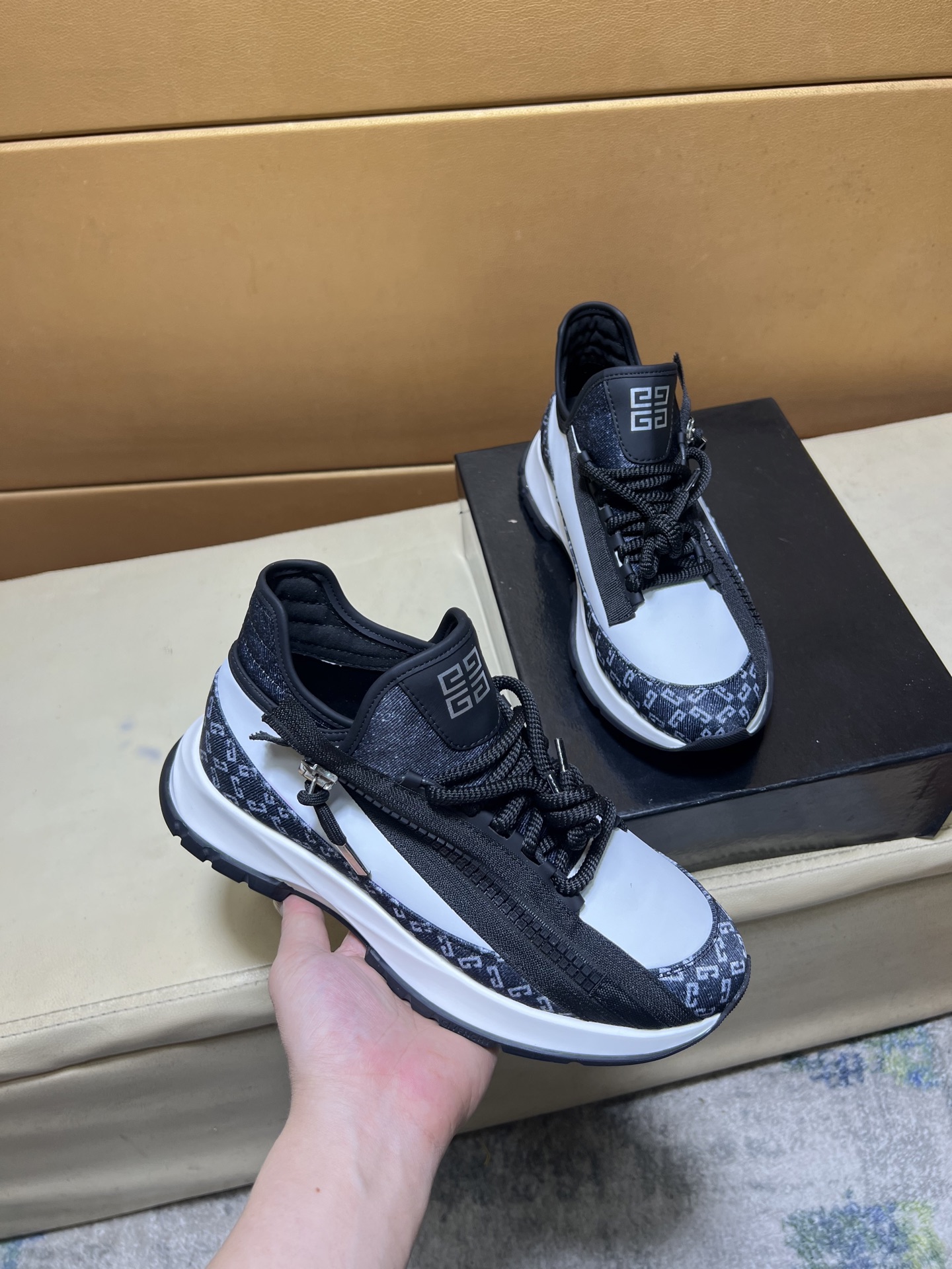 NO:744694,[GIVENCHY] Givenchy - high-end quality original order - upper; Nappa calfskin, suede calfskin, silk screen printing of brand logo on shoe body - inner brand mesh canvas, feet; water-dyed cowhide - outsole ultra-light TPR rubber; two-color molded outsole - ultra-high quality control, fine workmanship highlighted (high-end, luxury, grade) -Size  39-44 (38, 45, can be customized) (five colors optional),,givenchy,givenchy,cowhide19860909【GIVENCHY】纪梵希 -高端品质 原单 -鞋面；纳帕小牛皮、反绒小牛皮、鞋身丝印品牌logo -内里品牌网帆布,垫脚；水染牛皮 -大底超轻TPR·橡胶; 双色成型大底 -超高品控·做工精细凸显(高端·贵气·档次) -Size 39-44（38,45,可订做)（五色可选）,,givenchy,givenchy,cowhide,Men's shoes