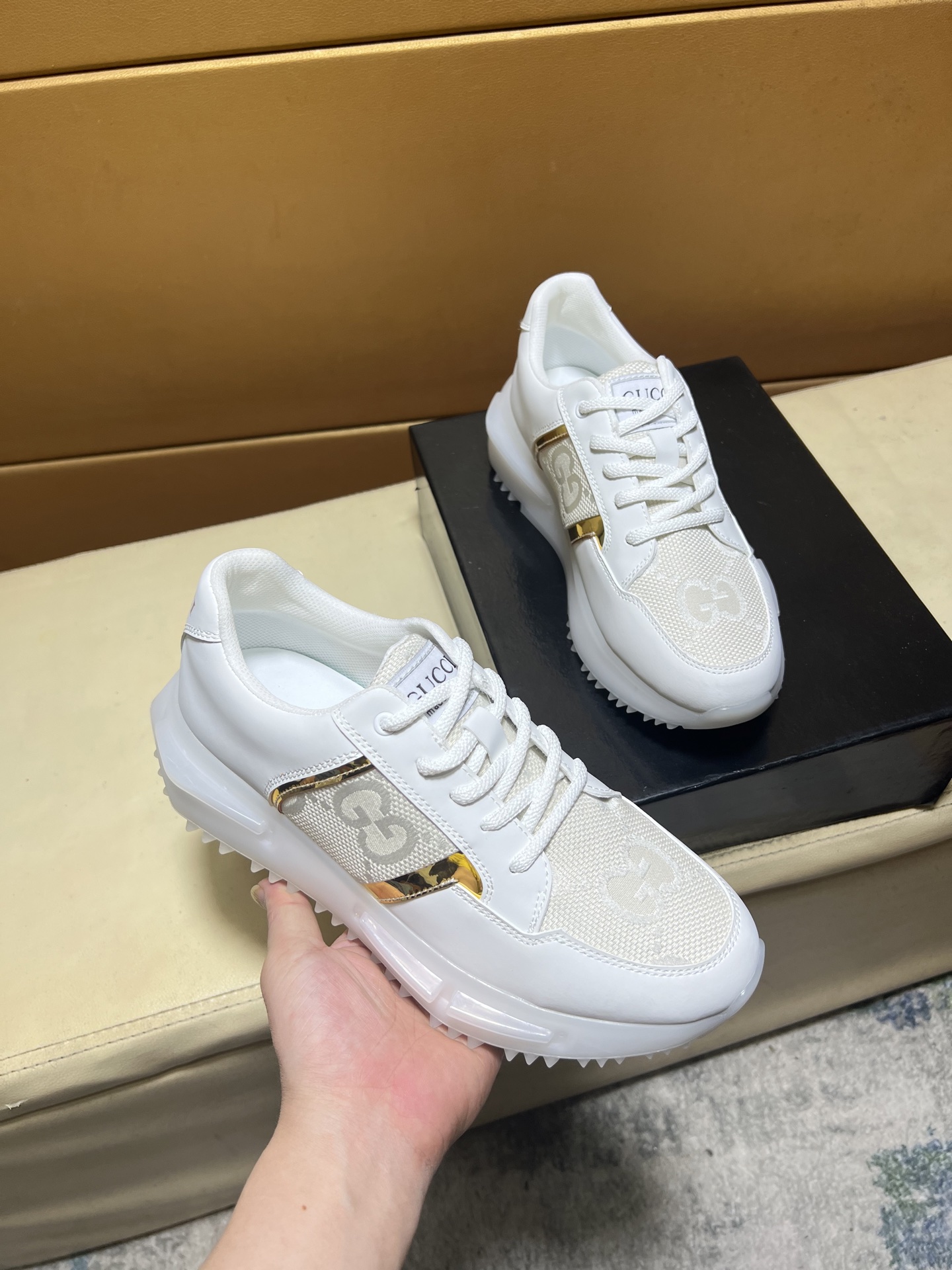 NO:354407,p Guqi original single quality. ~ Unique modern style sports shoes. A must-have for casual shoes for men. Italian imported original brand, imported original leather, sheep (refuse to remove and polish the feet) sole factory special original sole, French lazy style design, foot fitting on the original single quality, super comfortable original sole. Just like the real thing is more beautiful, high-quality shoes, what men's shoes size 38-44 (45 46 can be customized),, sneakers19860909p古奇 原单品质.～ 独特现代风运动鞋.休闲鞋潮男必备款 意大利进口原版品牌,进口原版皮,羊里（拒绝脱色磨脚）鞋底原厂特供原版底,法国懒人风格设计 贴脚 在贴原单品质 超舒服原版底 .就好像实物拍摄实物更赞 ,高品质板鞋,什 男鞋码数38-44(45 46可订做）,,sneakers,Men's shoes