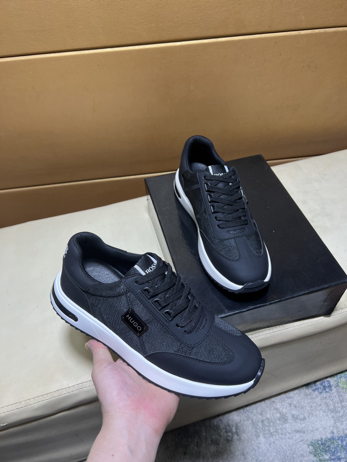 NO:532583,Pboss unique modern style sneakers. Casual Love original leather Yangli (refuse to remove the color and polish the feet) soles are originally specially supplied with original soles, super cool, lace-up and walking style design, super comfortable and wear-resistant original soles. Just like the real thing is more beautiful, suitable for outdoor, gold, size 38-44,,loafers,sneakers,sneakers19860909pboss独特现代风运动鞋.休闲乐福原版皮 羊里（拒绝脱色磨脚）鞋底原厂特供原版底,超酷 系带走路都带风风格设计 超舒服耐磨原版底 .就好像实物拍摄实物更赞 适合户外,金 码数38-44,,loafers,sneakers,Men's shoes