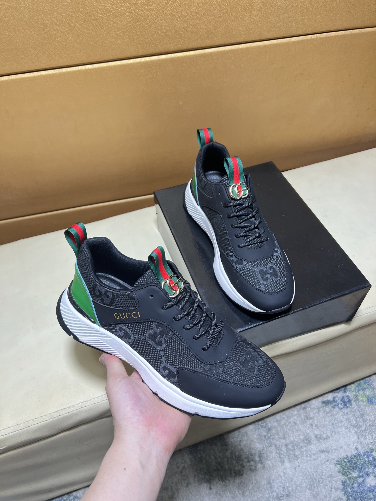 NO:345840,P original single quality exclusive first release Guqi unique modern style sports shoes. Casual Love original leather Yangli (refuse to remove color and polish the feet) soles are originally specially supplied with original soles, super cool, lace-up and walking style design, super comfortable, wear-resistant, non-slip original soles. Just like the real thing is more beautiful, suitable for outdoors, perfect high-quality shoes for driving, beautiful men's shoes size 38-44,,loafers,sneakers,sneakers19860909p原单品质独家首发 古奇 独特现代风运动鞋.休闲乐福原版皮 羊里（拒绝脱色磨脚）鞋底原厂特供原版底,超酷 系带走路都带风风格设计 超舒服耐磨防滑原版底 .就好像实物拍摄实物更赞 适合户外,驾车完美高品质板鞋,美 男鞋码数38-44,,loafers,sneakers,Men's shoes