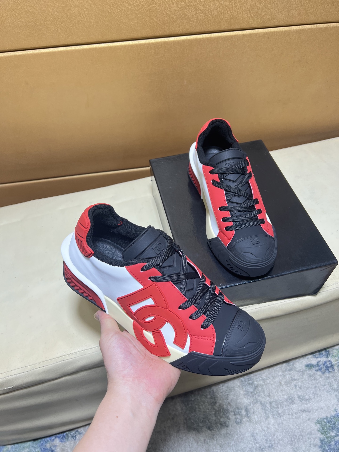 NO:532613,p 'DG~Dolce & Gabbana' top purchasing agent for men's 2025HK counter is available simultaneously. The original sole is specially supplied with original sole, the exclusive movable sole is super comfortable, the original order goods, the high-quality multi-color splicing design is exquisite and delicate, unique, the silk fabric and the details in the cowhide determine the quality. We only make shoes carefully, and you can enter and exit the counter at will. Welcome to compare. Number 35-46, Dolce & Gabbana, cowhide19860909p《DG～杜嘉班纳》顶级代购男士2025HK专柜同步发售.鞋底原厂特供原版底,独家活动底超级舒适,原厂跟单货,高品质多色拼接设计做工精致细腻,独一无二, 丝绸面料,牛皮里细节决定品质、我们只为用心做好鞋,可随意进出专柜,欢迎对比 码数35-46,,Dolce&Gabbana,cowhide,Men's shoes