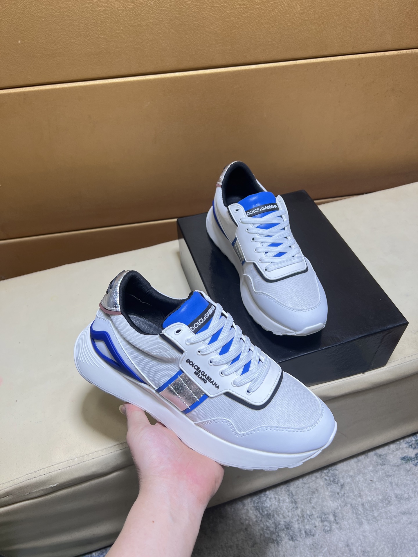 NO:345292,p Dolce & Gabbana original single quality. ~ Unique modern style sports shoes. Fashionable casual shoes must-have for men. Italian imported original brand, imported original leather, Yangli (refuse to remove and polish the feet) sole original factory special original sole, French lazy style design, foot fitting on the original single quality, super comfortable original sole. Just like the real shot, the real thing is even better, high-quality shoes, men's shoes size 38-46, Dolce & Gabbana, sneakers19860909p杜嘉班纳 原单品质.～ 独特现代风运动鞋.休闲鞋潮男必备款 意大利进口原版品牌,进口原版皮,羊里（拒绝脱色磨脚）鞋底原厂特供原版底,法国懒人风格设计 贴脚 在贴原单品质 超舒服原版底 .就好像实物拍摄实物更赞 ,高品质板鞋 男鞋码数38-46,,Dolce&Gabbana,sneakers,Men's shoes