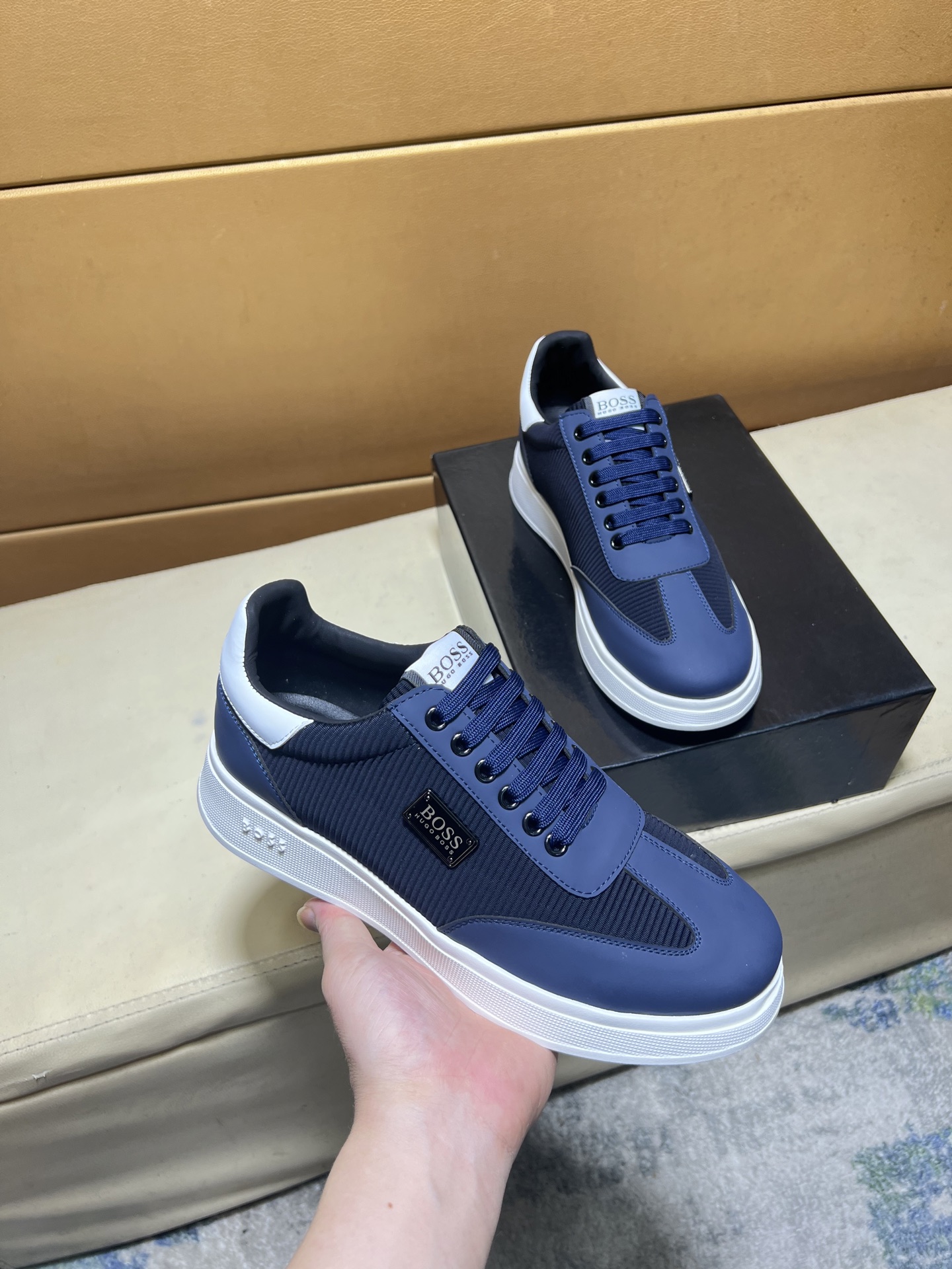 NO:355627,p Exclusive first launch Boss unique modern style sports shoes. Counter purchasing and leisure, imported Italian original leather, Zhuli (refuse to remove color and polish the feet) soles are originally specially supplied by the original soles, super cool, lace-up and walking style design, original single quality full leather, super comfortable, wear-resistant, non-slip original soles. Just like the real thing is more beautiful, suitable for outdoors, perfect high-quality shoes for driving, Peng Men's shoes size 38-44,, sneakers19860909p 独家首发 Boss独特现代风运动鞋.专柜代购休闲 意大利进口原版皮, 猪里（拒绝脱色磨脚）鞋底原厂特供原版底,超酷 系带走路都带风风格设计 原单品质全真皮制作,超舒服耐磨防滑原版底 .就好像实物拍摄实物更赞 适合户外,驾车完美高品质板鞋 鹏 男鞋码数38-44,,sneakers,Men's shoes