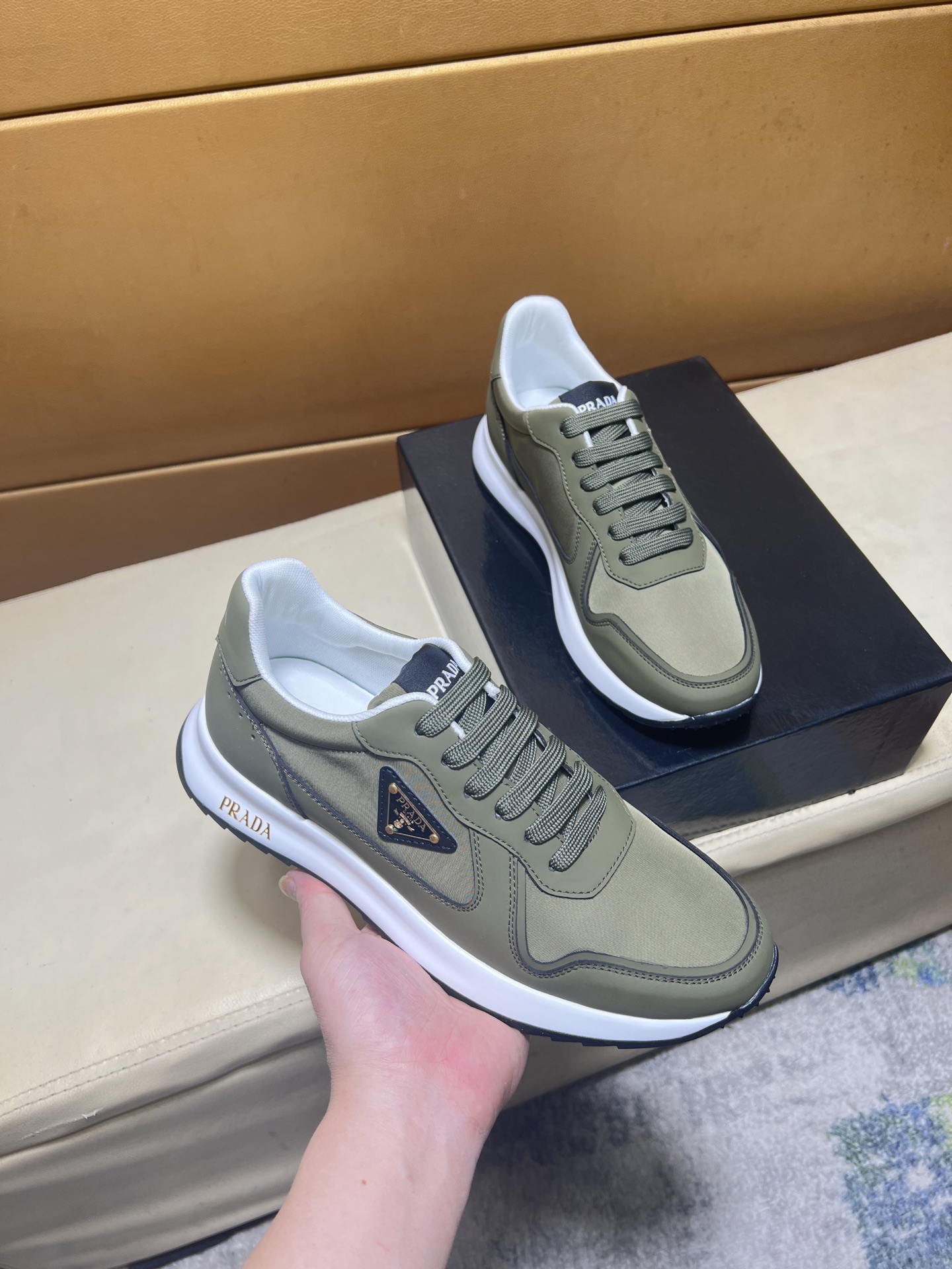 NO:345476,p Prada PRADA original single quality. ~ Unique modern style sports shoes. Fashionable casual shoes must-have for men. Italian imported original brand, imported original leather, Yangli (refuse to remove and polish the feet) sole factory special original sole, French lazy style design, foot fitting on the original single quality, super comfortable original sole. Just like the real thing is more beautiful, high-quality shoes, beauty, men's shoes size 38-44,, prada, prada, sneakers19860909p普拉达PRADA 原单品质.～ 独特现代风运动鞋.休闲鞋潮男必备款 意大利进口原版品牌,进口原版皮,羊里（拒绝脱色磨脚）鞋底原厂特供原版底,法国懒人风格设计 贴脚 在贴原单品质 超舒服原版底 .就好像实物拍摄实物更赞 ,高品质板鞋 美 男鞋码数38-44,,prada,prada,sneakers,Men's shoes