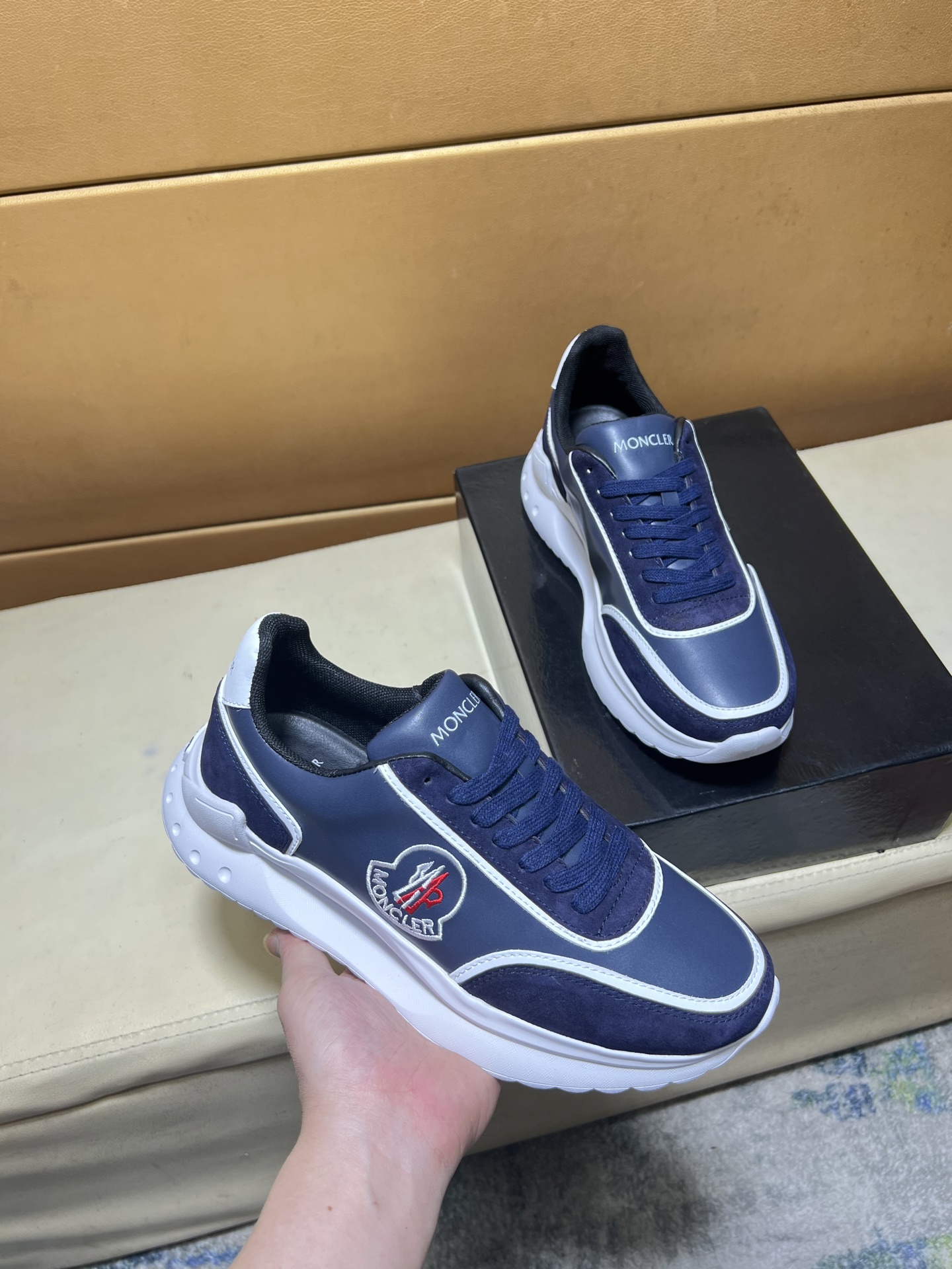 NO:345319,p mask original single quality. ~ Unique modern style sports shoes. Casual shoes must-have for men. Italian imported original brand, imported original leather, Yangli (refuse to remove and polish the feet) sole original factory special original sole, French lazy style design, foot fitting on the original single quality, super comfortable original sole. Just like the real thing is more beautiful, high-quality shoes, men's shoes size 38-46, Moncler, sneakers19860909p蒙口 原单品质.～ 独特现代风运动鞋.休闲鞋潮男必备款 意大利进口原版品牌,进口原版皮,羊里（拒绝脱色磨脚）鞋底原厂特供原版底,法国懒人风格设计 贴脚 在贴原单品质 超舒服原版底 .就好像实物拍摄实物更赞 ,高品质板鞋 男鞋码数38-46,,Moncler,sneakers,Men's shoes