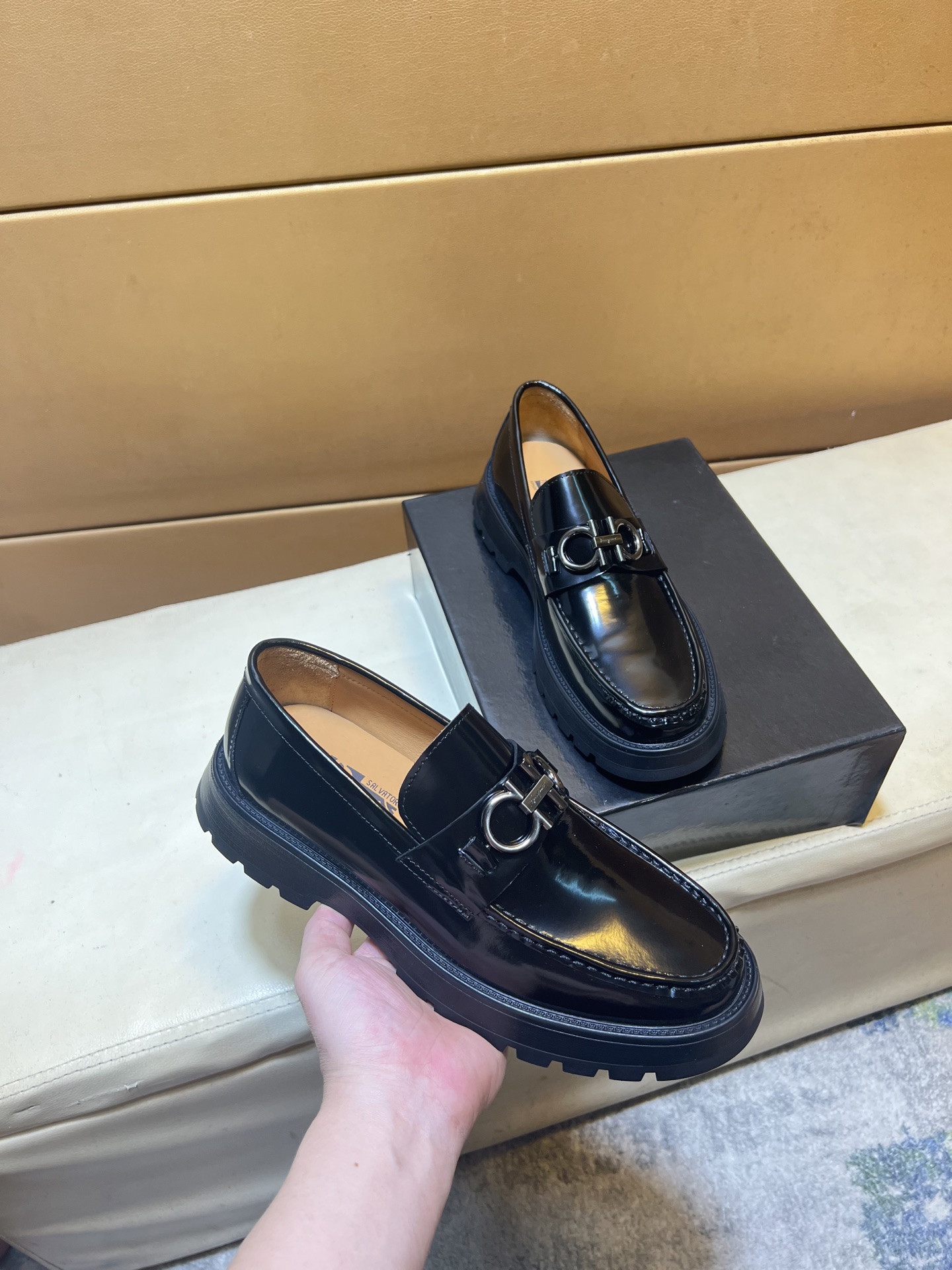 NO:355811,p Prada PRADA Niuli·Exclusive first launch·~unique modern style sneakers. Counter purchasing casual leather shoes. Italian imported original bright leather Niuli (refuse to remove color and grind feet) soles are original, super cool, lace-up and walking style design, super comfortable, wear-resistant, non-slip original soles. Just like the real thing is more beautiful, suitable for outdoors, perfect high-quality shoes for driving, men's shoes size 38-44,,prada,prada,sneakers19860909p 普拉达PRADA牛里·独家首发·～独特现代风运动鞋.专柜代购休闲皮鞋 意大利进口原版亮皮 牛里（拒绝脱色磨脚）鞋底原厂特供原版底,超酷 系带走路都带风风格设计 超舒服耐磨防滑原版底 .就好像实物拍摄实物更赞 适合户外,驾车完美高品质板鞋,男鞋码数38-44,,prada,prada,sneakers,Men's shoes