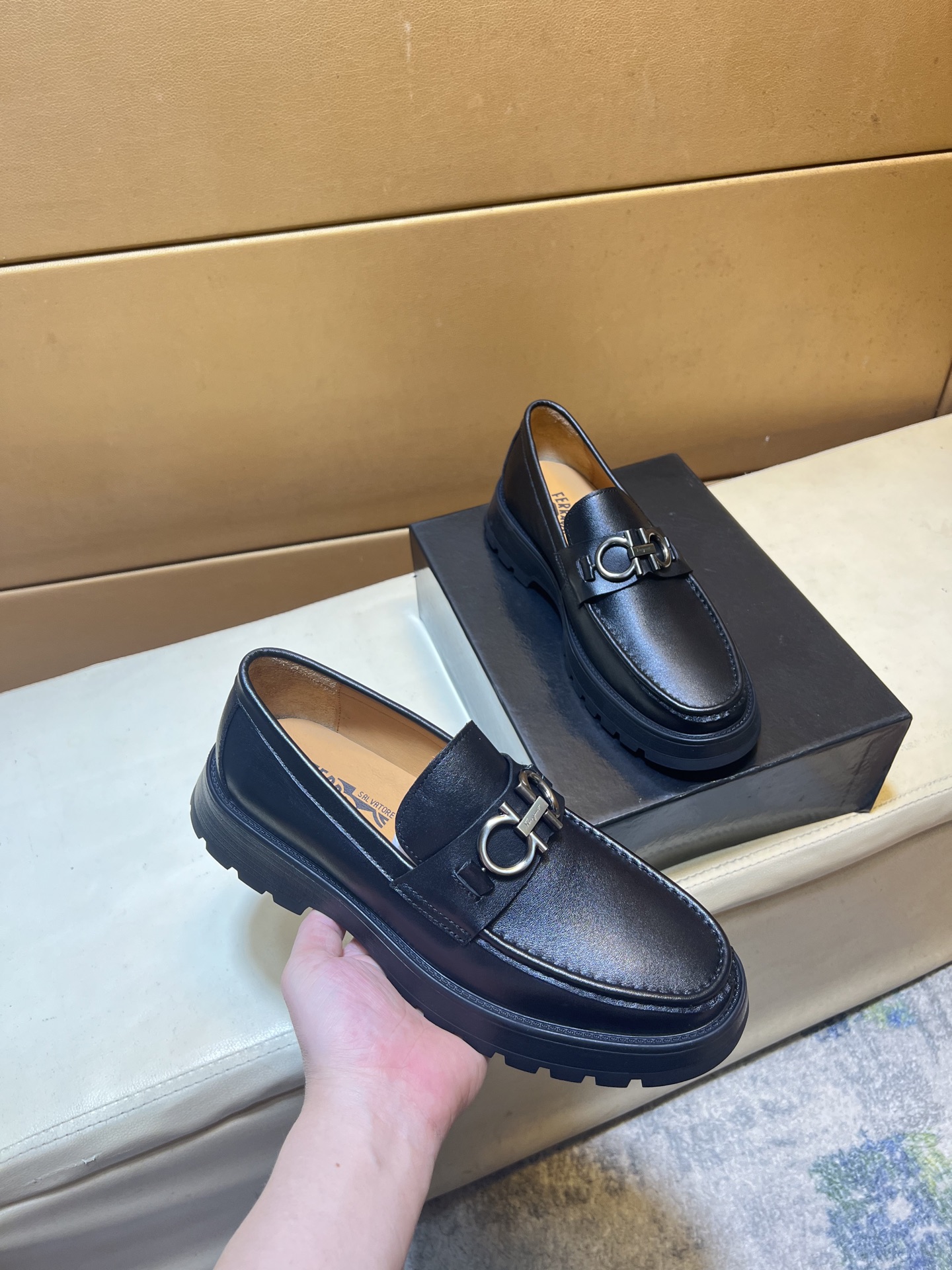 NO:355758,p Ferragamo Niuli·Exclusive first launch·~unique modern style sneakers. Counter purchasing casual leather shoes. Italian imported original bright leather Niuli (refuse to remove color and grind feet) soles are originally specially supplied with original soles, super cool, lace-up and walking style design, super comfortable, wear-resistant, non-slip original soles. Just like the real thing is more beautiful, suitable for outdoors, perfect high-quality shoes for driving, men's shoes size 38-44, ferragamo, sneakers19860909p 菲拉格慕 牛里·独家首发·～独特现代风运动鞋.专柜代购休闲皮鞋 意大利进口原版亮皮 牛里（拒绝脱色磨脚）鞋底原厂特供原版底,超酷 系带走路都带风风格设计 超舒服耐磨防滑原版底 .就好像实物拍摄实物更赞 适合户外,驾车完美高品质板鞋,男鞋码数38-44,,ferragamo,sneakers,Men's shoes