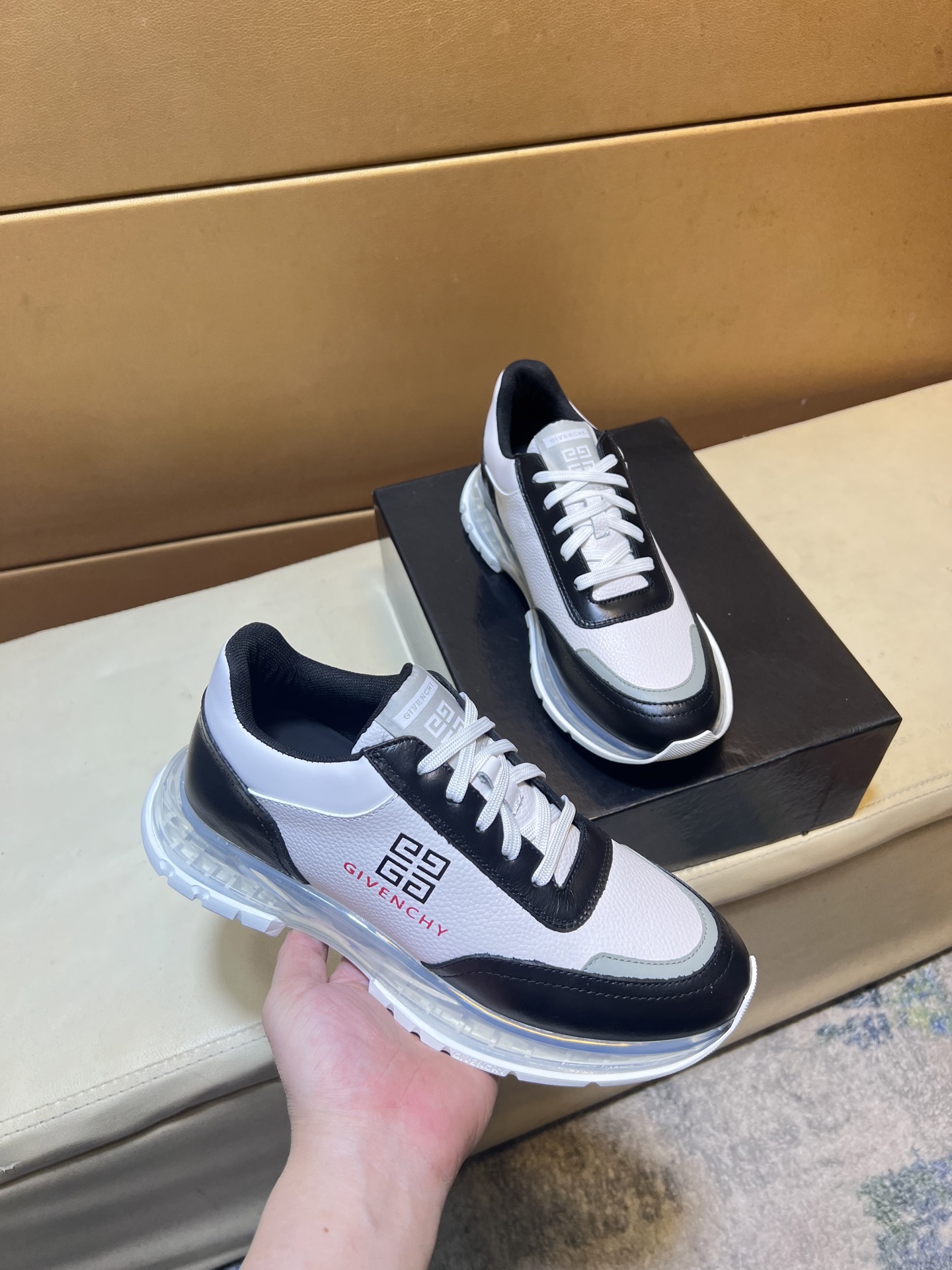 NO:532620,pG I V E N C H Y Givenchy new style, counter synchronization, everyone has a pair, not to be missed, buy the counter version, completely 1:1, custom-made top version, original display provides comparison, let the big products be different from the original version (real objects and pictures to witness 1 fabric original technology fabric dripping process 2 inner lining original cowhide inner lining, dry and comfortable 3 soles genuine exclusive private mold air cushion sole [Size] number 38-44.,, givennchy,cowhide19860909pG I V E N C H Y 纪梵希新款 专柜同步 人手一双 不容错过 专柜买版 完全1:1 开模定制顶级版本 原版展示提供对比 让大货做到和原版0区别（实物和图片来见证1面料原版科技面料滴胶工艺2内里原版牛皮内里 干爽 舒适3鞋底正品独家私模气垫大底【Size】码数38-44.,,givenchy,cowhide,Men's shoes