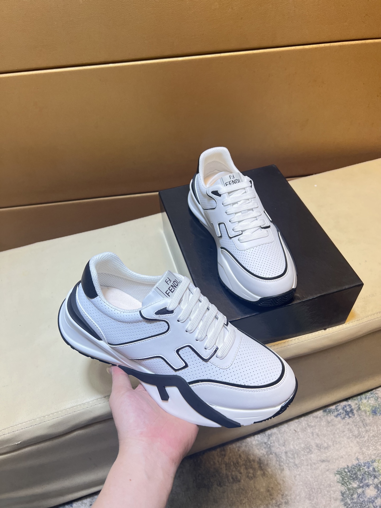 NO:639652,p Original quality official website synchronization, exclusive first release Fendi. FENDI unique modern style sports shoes. Casual shoes purchased at counters. Original breathable fly-woven mesh surface imported from Italy (refuses to discolor and grind feet) soles are specially provided by the original factory. Super cool French lazy style design. Original quality. Super comfortable, wear-resistant and non-slip original soles. Just like the real thing, the real thing is better.  Perfect for outdoor use and driving, high quality sneakers, men's shoe sizes 38-44, fendi, fendi, sneakers19860909p原单品质官网同步,独家首发 芬迪.FENDI独特现代风运动鞋.专柜代购休闲鞋 意大利进口原版透气飞织网面（拒绝脱色磨脚）鞋底原厂特供原版底,超酷 法国懒人风格设计 原单品质 超舒服耐磨防滑原版底 .就好像实物拍摄实物更赞 适合户外,驾车完美高品质板鞋,男鞋码数38-44,,fendi,fendi,sneakers,Men's shoes