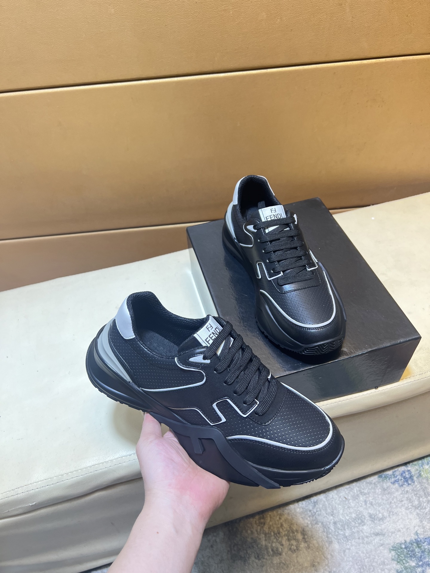 NO:639648,p Original quality official website synchronization, exclusive first release Fendi.FENDI unique modern style sports shoes. Casual shoes purchased at counters. Original breathable fly-woven mesh surface imported from Italy (refuses to discolor and grind the feet) soles are specially provided by the original factory. Super cool French lazy style design. Original quality. Super comfortable, wear-resistant and non-slip original soles. Just like the real thing, the real thing is better.  Perfect for outdoor use and driving, high quality sneakers, men's shoe sizes 38-44, fendi, fendi, sneakers19860909p原单品质官网同步,独家首发 芬迪.FENDI独特现代风运动鞋.专柜代购休闲鞋 意大利进口原版透气飞织网面（拒绝脱色磨脚）鞋底原厂特供原版底,超酷 法国懒人风格设计 原单品质 超舒服耐磨防滑原版底 .就好像实物拍摄实物更赞 适合户外,驾车完美高品质板鞋,男鞋码数38-44,,fendi,fendi,sneakers,Men's shoes