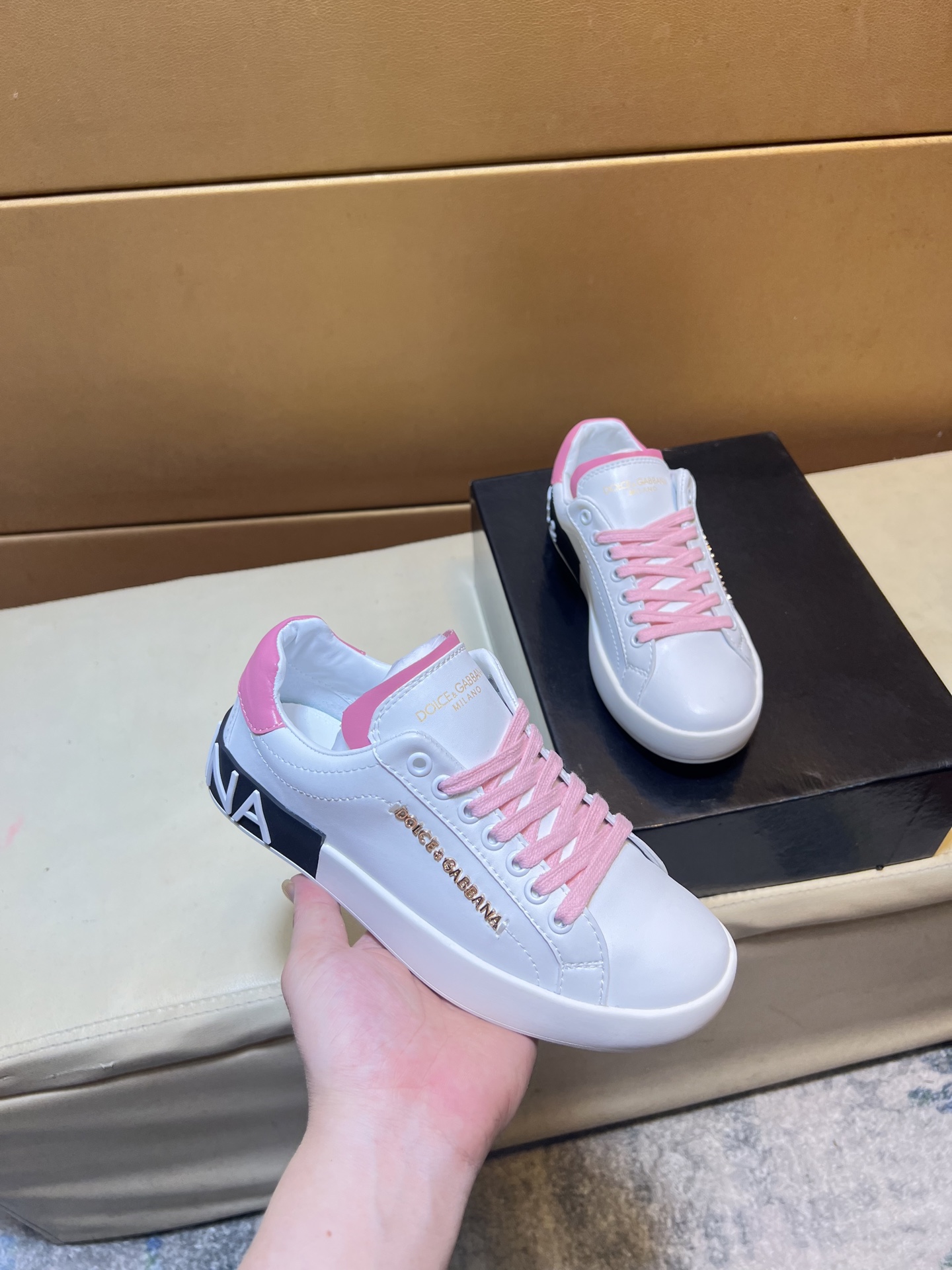 NO:557252,p Dolce & Gabbana DG top purchasing men's HK counter is on sale at the same time. The soles are specially provided by the original factory. The exclusive movable sole is super comfortable. The original factory follows the order. The high-quality multi-color splicing design is exquisite and delicate in workmanship. The unique camouflage design. The details in the sheep's lining determine the quality. We only make shoes with care. You can enter and exit the counter at will. Welcome to compare. Size 35-46, Dolce&Gabbana19860909p杜嘉班纳DG顶级代购男士HK专柜同步发售.鞋底原厂特供原版底,独家活动底超级舒适,原厂跟单货,高品质多色拼接设计做工精致细腻,独一无二迷彩设计,羊里细节决定品质、我们只为用心做好鞋,可随意进出专柜,欢迎对比 码数35-46,,Dolce&Gabbana,Men's shoes