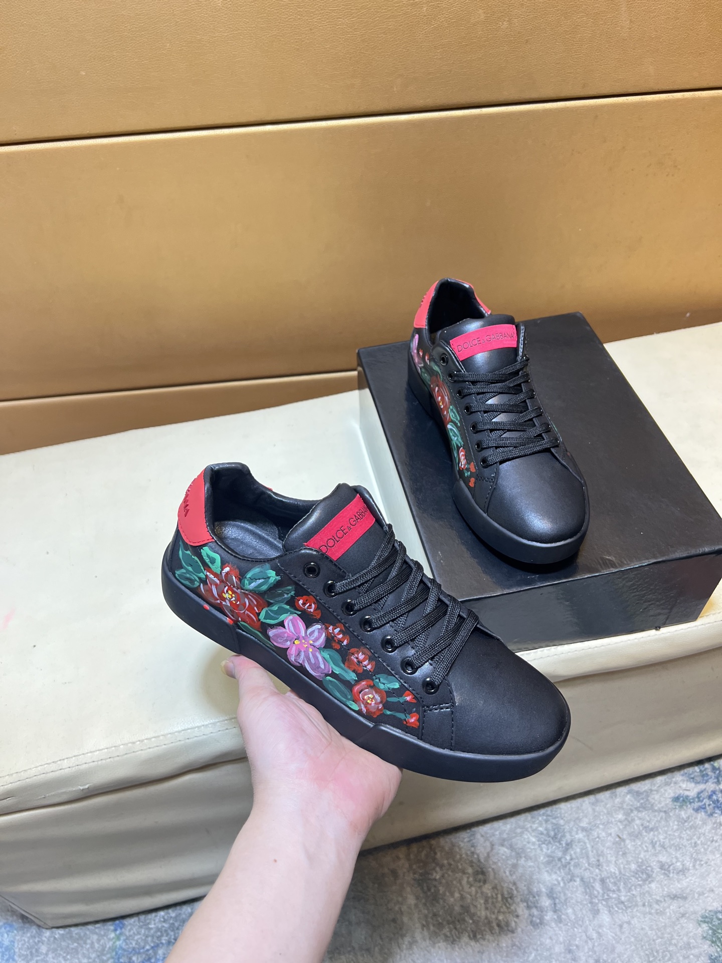 NO:557254,p Dolce & Gabbana DG top purchasing men's HK counter is on sale at the same time. The soles are specially provided by the original factory. The exclusive movable sole is super comfortable. The original factory follows the order. The high-quality multi-color splicing design is exquisite and exquisite in workmanship. The unique camouflage design. The details of the sheep lining determine the quality. We only make shoes with care. You can enter and exit the counter at will. Welcome to compare. Size 36-46, Dolce&Gabbana19860909p杜嘉班纳DG顶级代购男士HK专柜同步发售.鞋底原厂特供原版底,独家活动底超级舒适,原厂跟单货,高品质多色拼接设计做工精致细腻,独一无二迷彩设计,羊里细节决定品质、我们只为用心做好鞋,可随意进出专柜,欢迎对比 码数36-46,,Dolce&Gabbana,Men's shoes