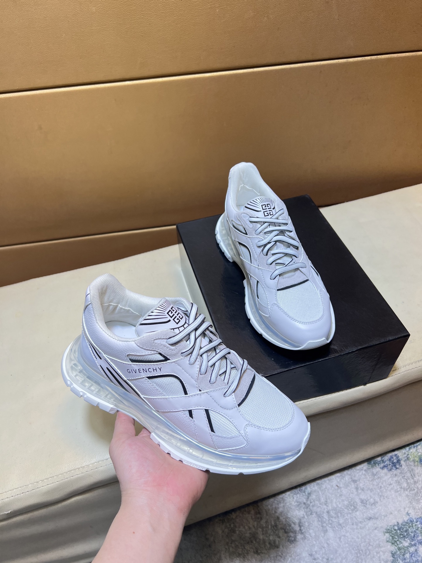 NO:558119,[GIVENCHY] Givenchy - high-end quality original order - upper; Nappa calfskin, suede calfskin, silk screen printing of brand logo on shoe body - inner brand mesh canvas, feet; water-dyed cowhide - outsole ultra-light TPR rubber; two-color molded outsole - ultra-high quality control, fine workmanship highlighted (high-end, luxury, grade) -Size  39-44 (38, 45, can be customized) (five colors optional, givenchy, givenchy, cowhide19860909【GIVENCHY】纪梵希 -高端品质 原单 -鞋面；纳帕小牛皮、反绒小牛皮、鞋身丝印品牌logo -内里品牌网帆布,垫脚；水染牛皮 -大底超轻TPR·橡胶; 双色成型大底 -超高品控·做工精细凸显(高端·贵气·档次) -Size 39-44（38,45,可订做)（五色可选,,givenchy,givenchy,cowhide,Men's shoes