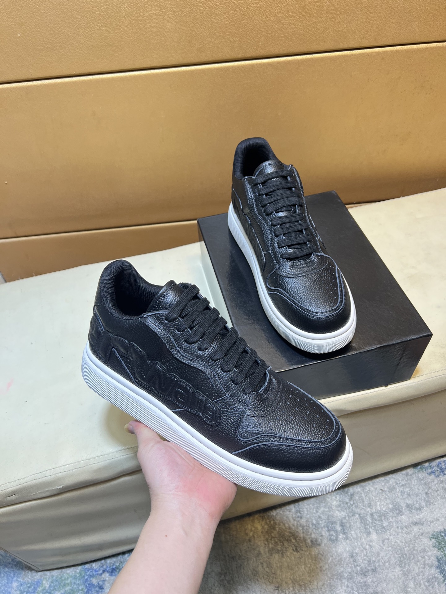 NO:558127,p Galeries Lafayette - high-end quality original order - upper silk calfskin, brand canvas fabric, brand metal fasteners - inner mesh fabric, feet; top-grade cowhide - outsole ultra-light TPU foam; molded outsole - ultra-high quality control·fine workmanship highlights (high-end·luxury·grade) -Size 38-44 (45 can be customized),,cowhide19860909p老佛爷  -高端品质 原单 -鞋面丝绸小牛皮、品牌帆布布匹、品牌金属扣件 -内里网布,垫脚; 顶级牛皮 -大底超轻TPU发泡; 成型大底 -超高品控·做工精细凸显(高端·贵气·档次) -Size 38-44（45可订做),,cowhide,Men's shoes