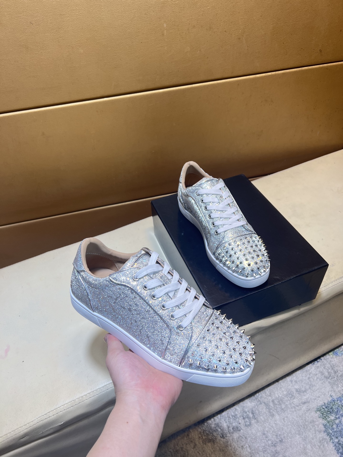 NO:690086,p 'CL～' Top Purchasing Men's 2025 HK counters are on sale simultaneously. The original soles are specially provided by the original factory, the original leather pig lining, the exclusive movable molded soles are super comfortable, the original factory follows the order, the high-quality design is exquisite and delicate, the unique red soles are made. Details determine the quality. We only make shoes with care. You can enter and exit the counter at will. Welcome to compare the code numbers 38-44.19860909p 《CL～》顶级代购男士2025HK专柜同步发售.鞋底原厂特供原版底,原版皮 猪里 独家活动成型底超级舒适,原厂跟单货,高品质设计做工精致细腻,独一无二红鞋底制作 细节决定品质、我们只为用心做好鞋,可随意进出专柜,欢迎对比码数38-44,,Men's shoes