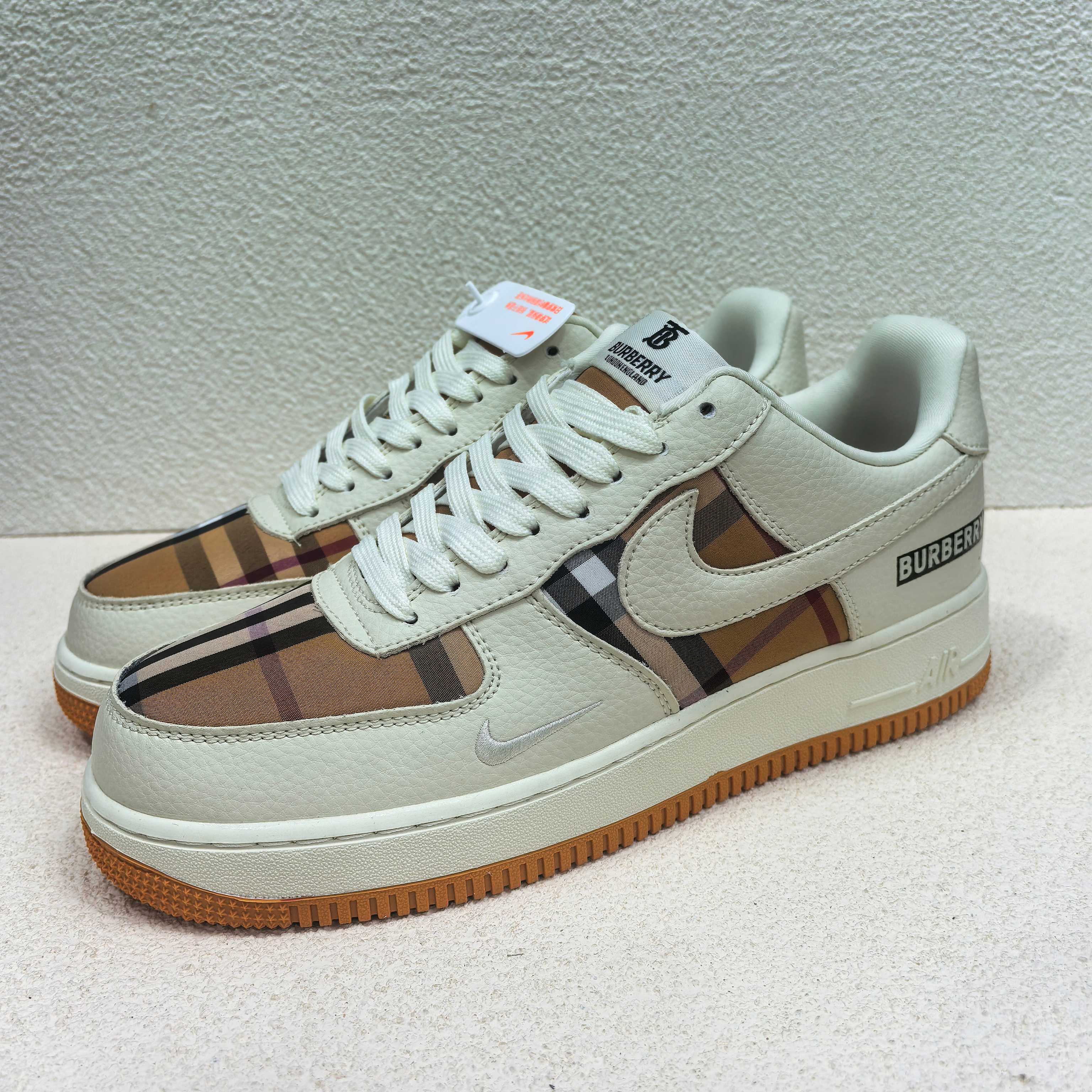 NIKE Air Force 1 '07 Low UN コラボ 金属プレート 原極紙箱 フル掌エア ローカット スニーカー