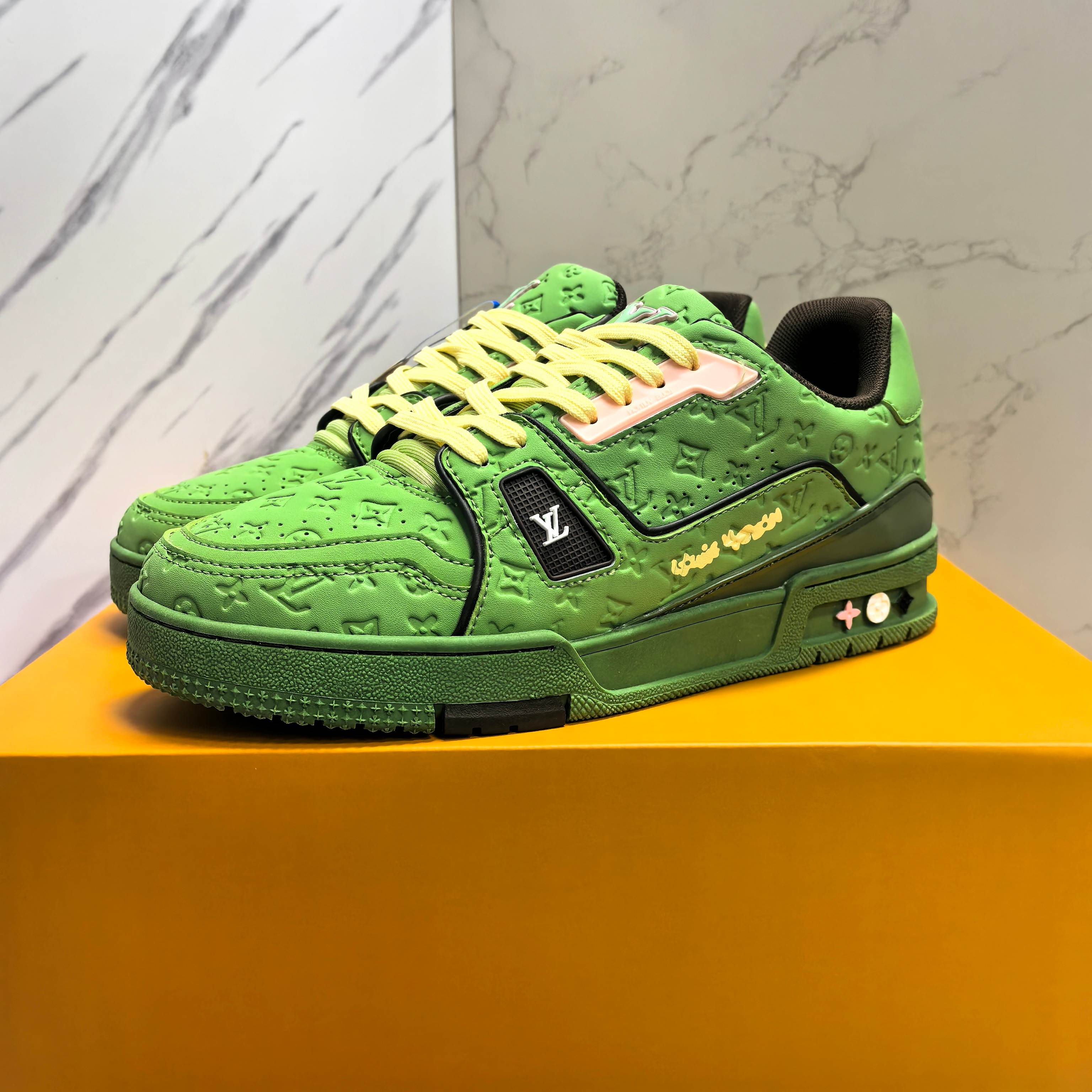 LOUIS VUITTON Trainer 牛皮低帮时尚板鞋 男女同款