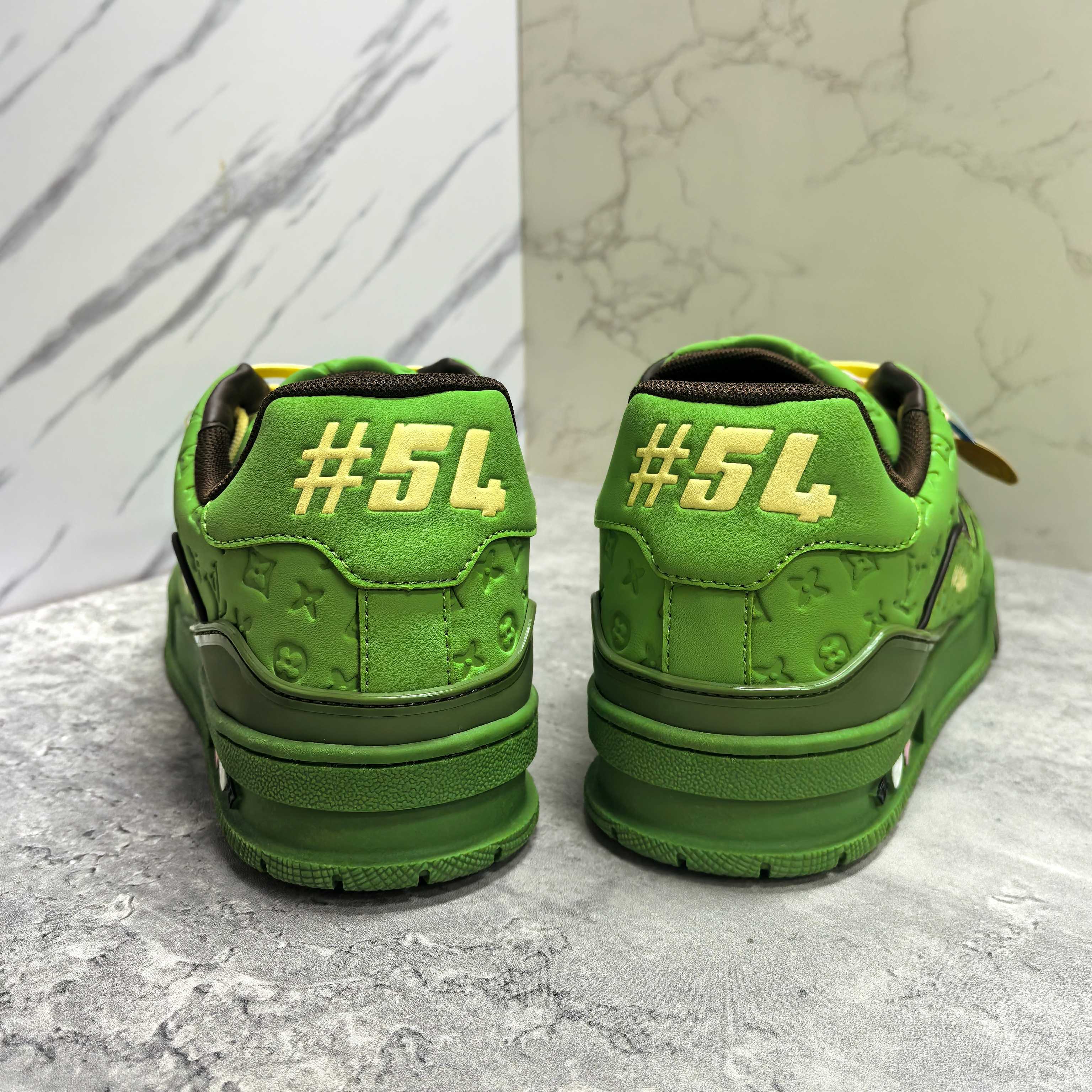 LOUIS VUITTON Trainer 牛皮低帮时尚板鞋 男女同款