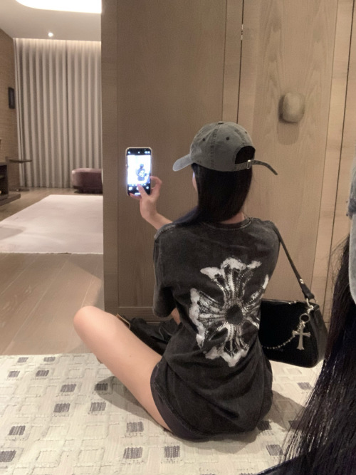 Chrome Hearts Vintage Wash Rhinestone T-Shirt Oversized Fit Unisex Style 33 Chrome Hearts Vintage Wash Rhinestone T-Shirt Oversized Fit Unisex Style