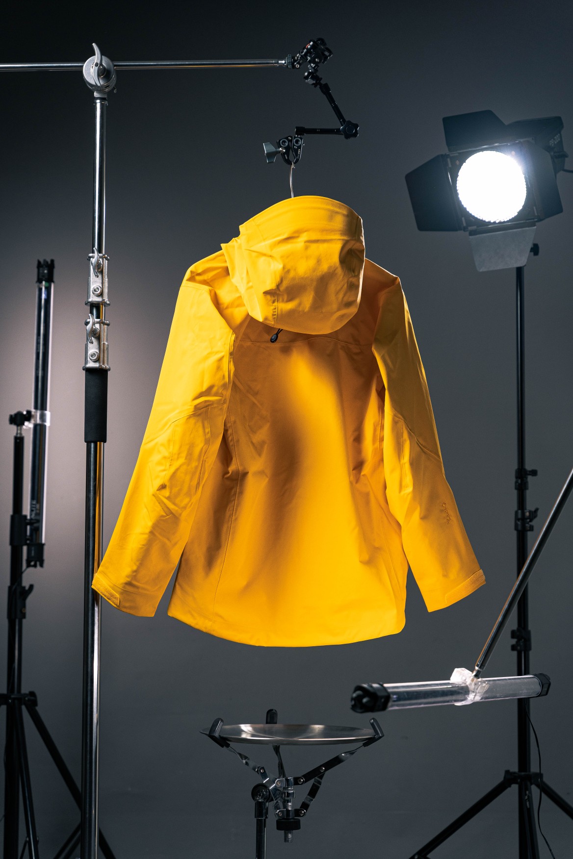 Arc'teryx Waterproof Gore-Tex Hooded Jacket - Business, Casual & Outdoor Ready 6 a1729711711062 5860