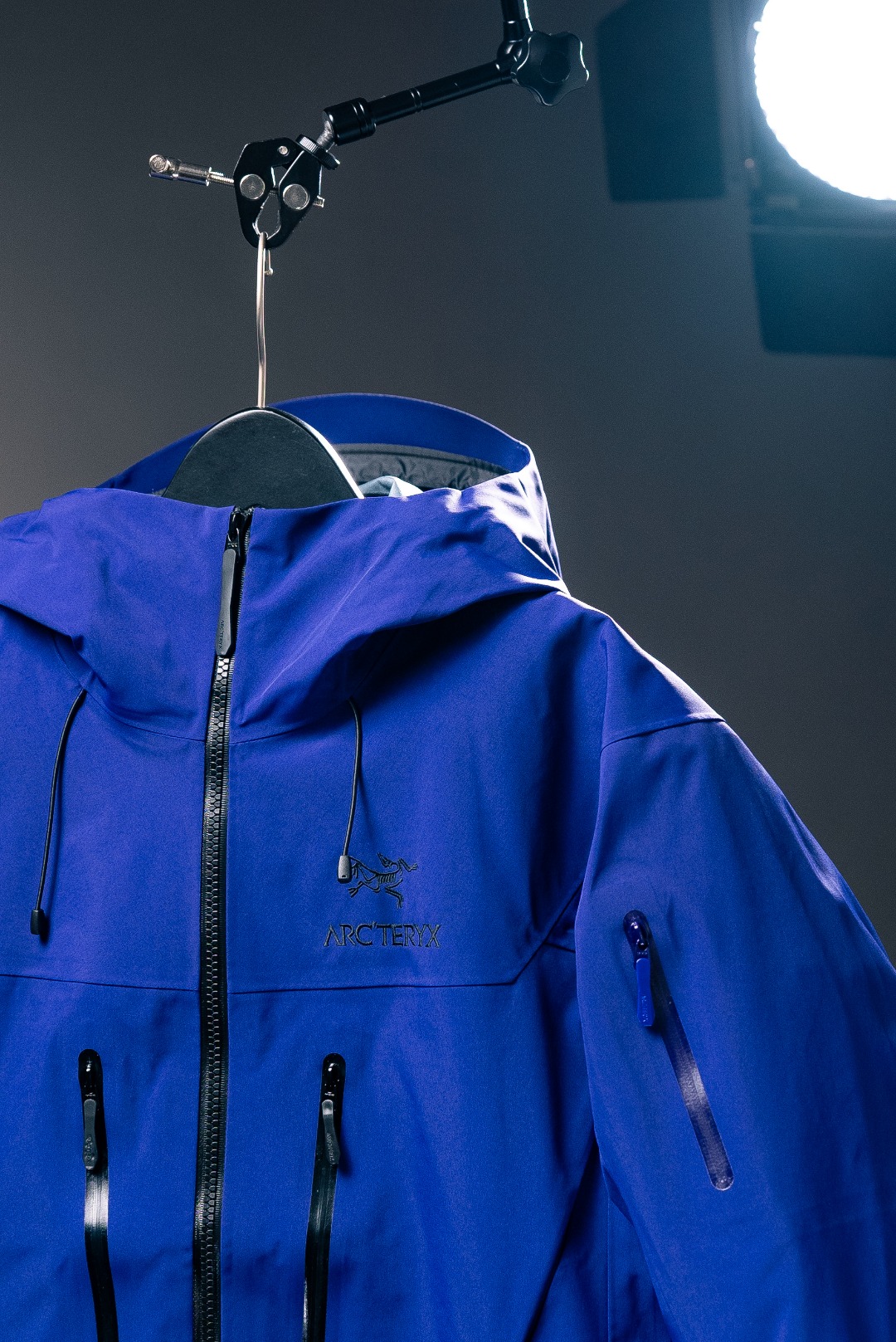 Arc'teryx Purple Waterproof GORE-TEX Hooded Jacket - Business, Casual, Outdoor 2 o 1j2e7pjhil3gqin1j2b2tq1bss1